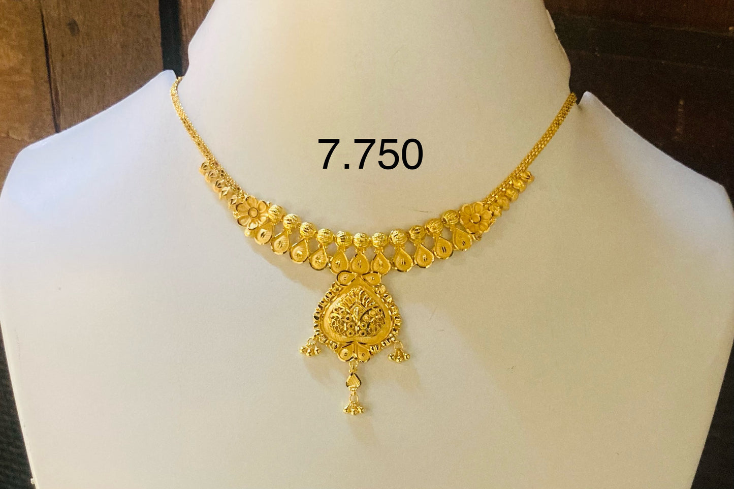 Short regular necklace 108
