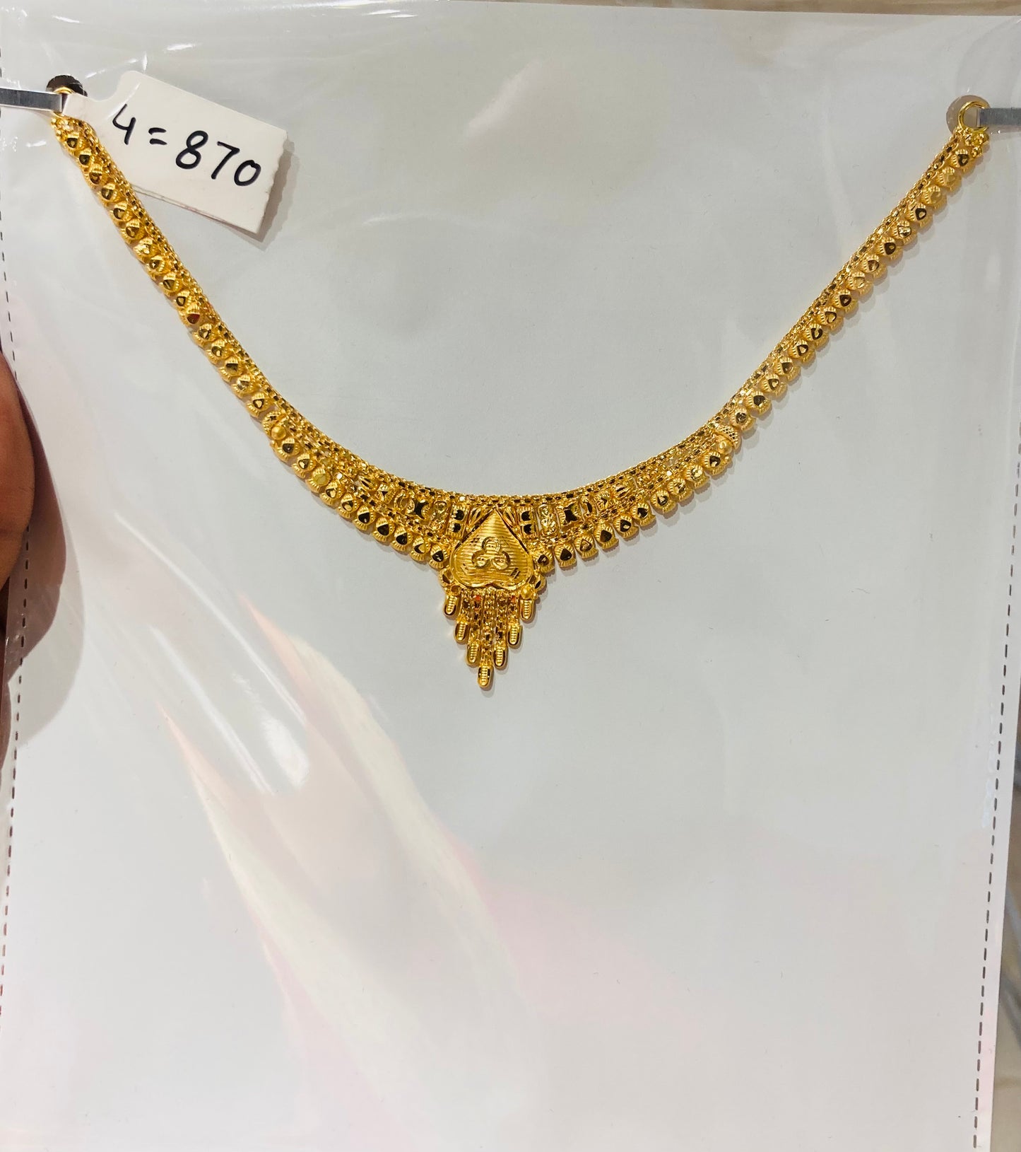 Short regular necklace 131