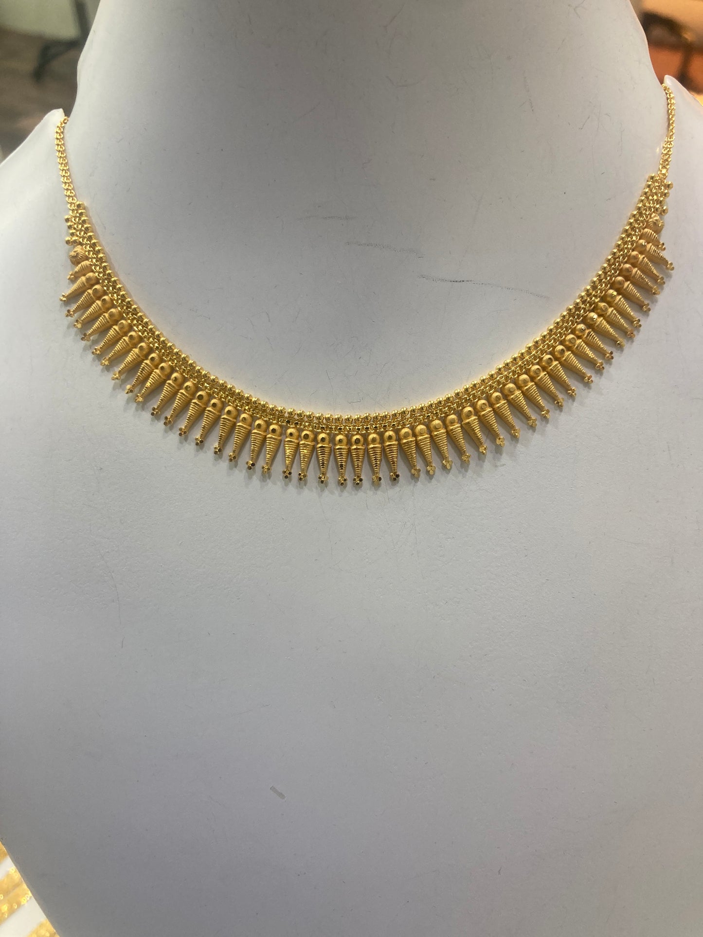 Short necklace 072