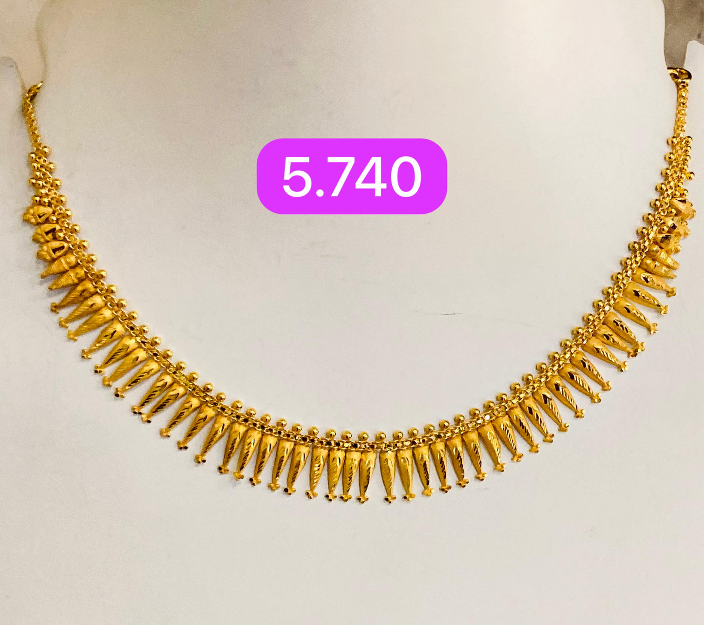 Short regular necklace 162