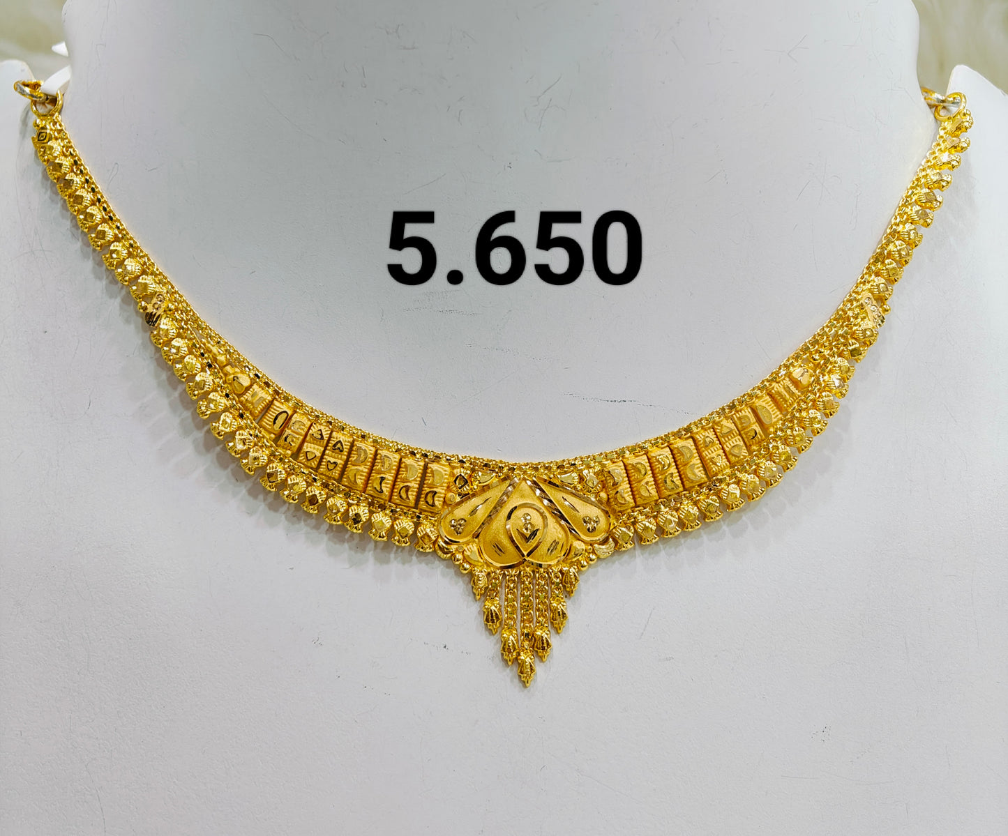 Short regular necklace 208
