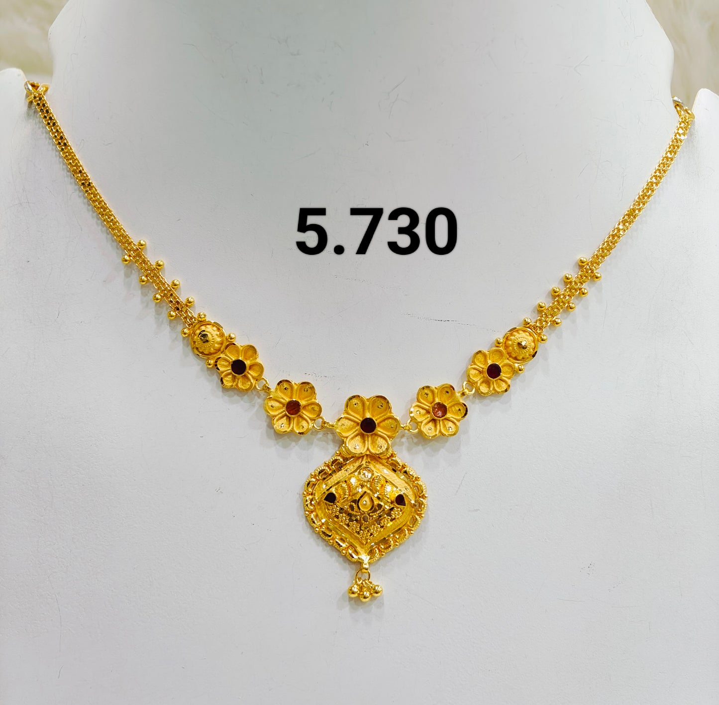 Short regular necklace 213