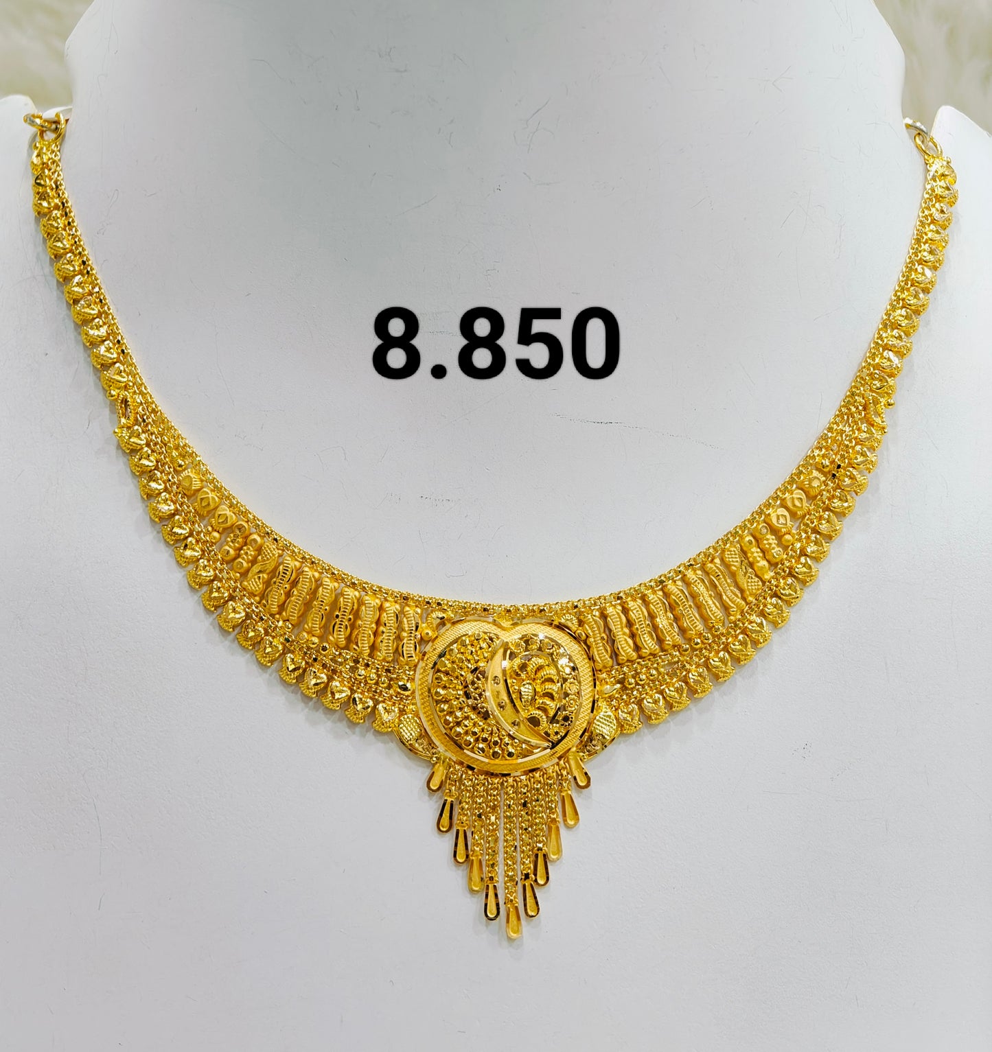 Short regular necklace 215