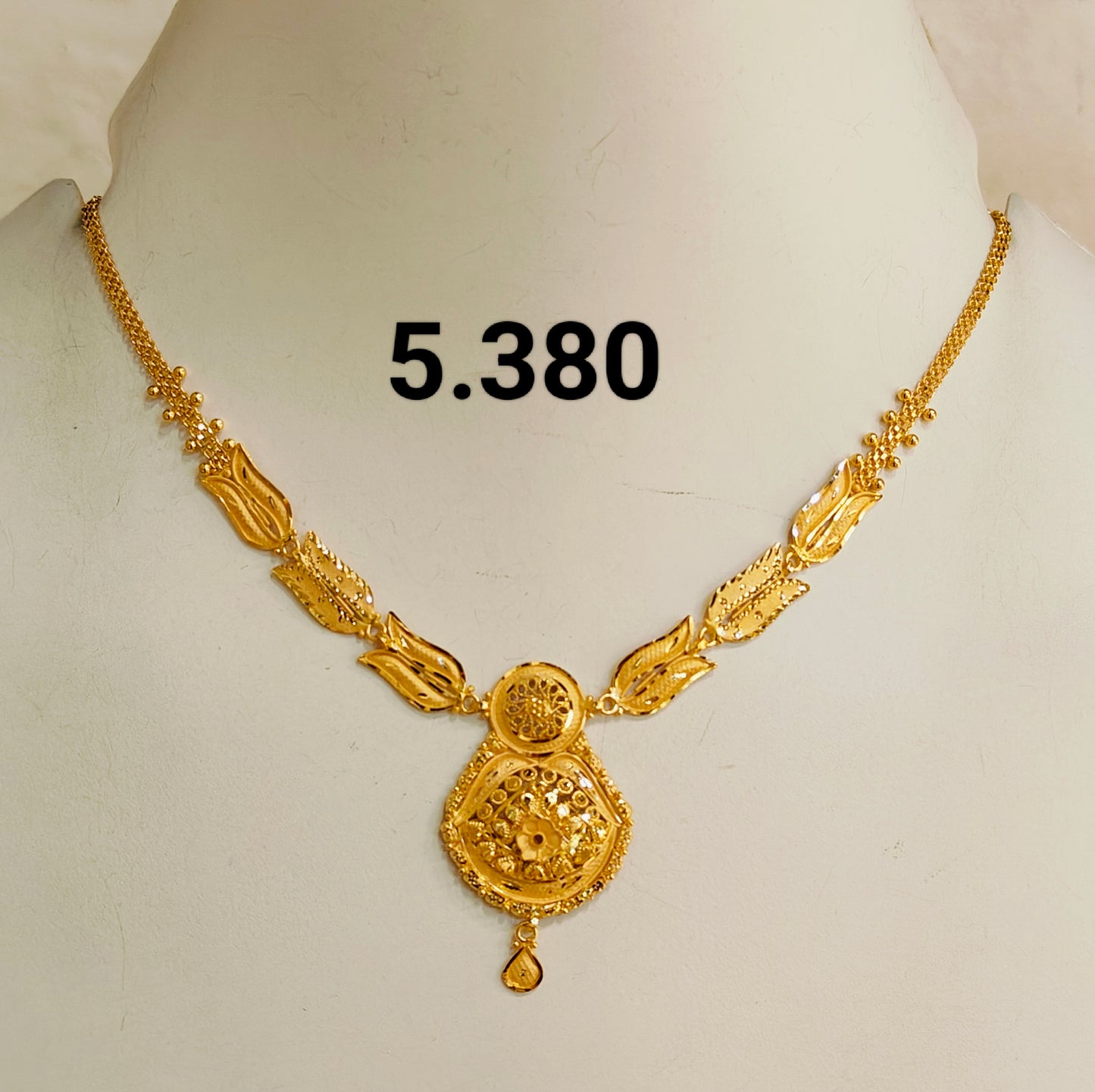 Short regular necklace 188