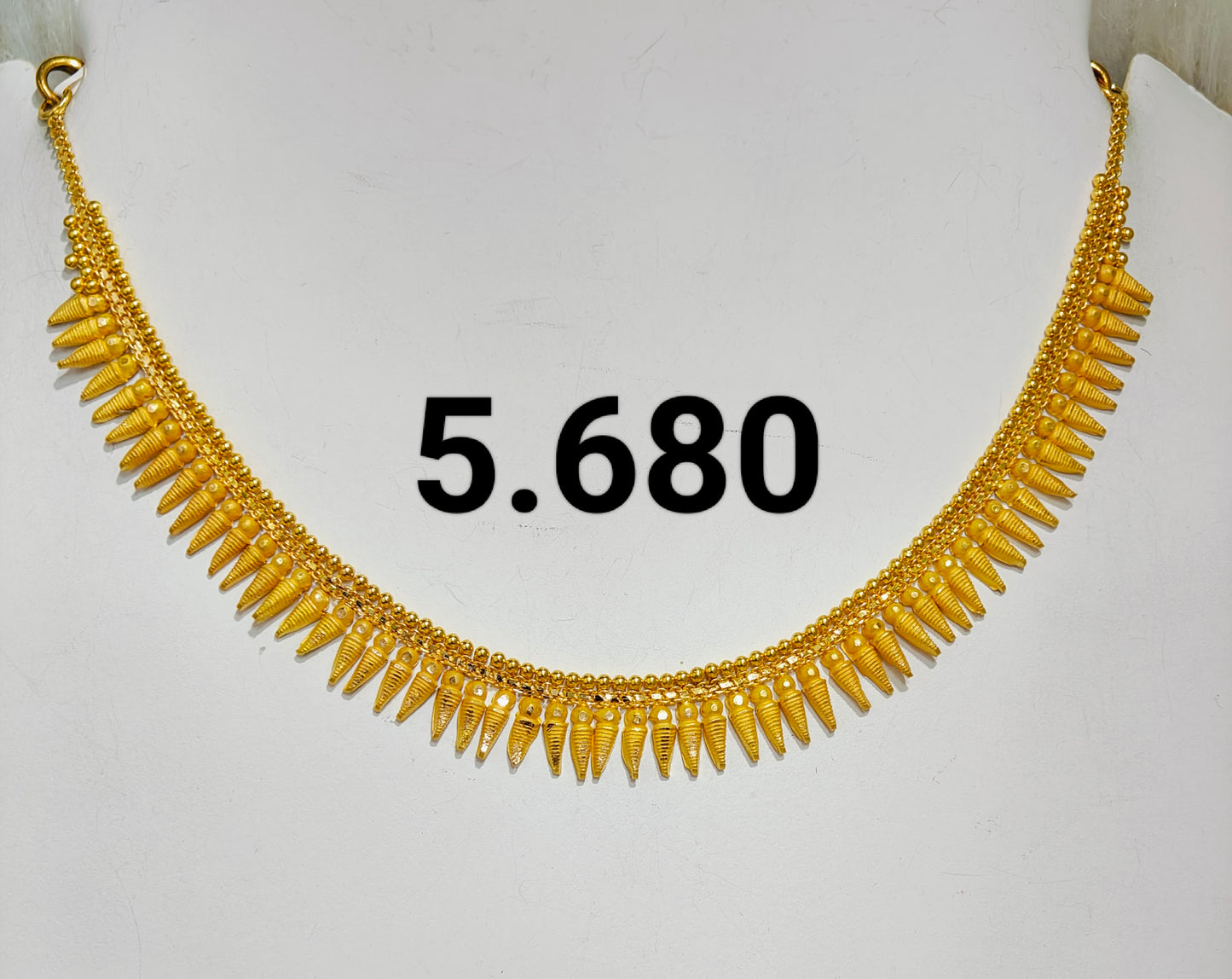 Short regular necklace 270