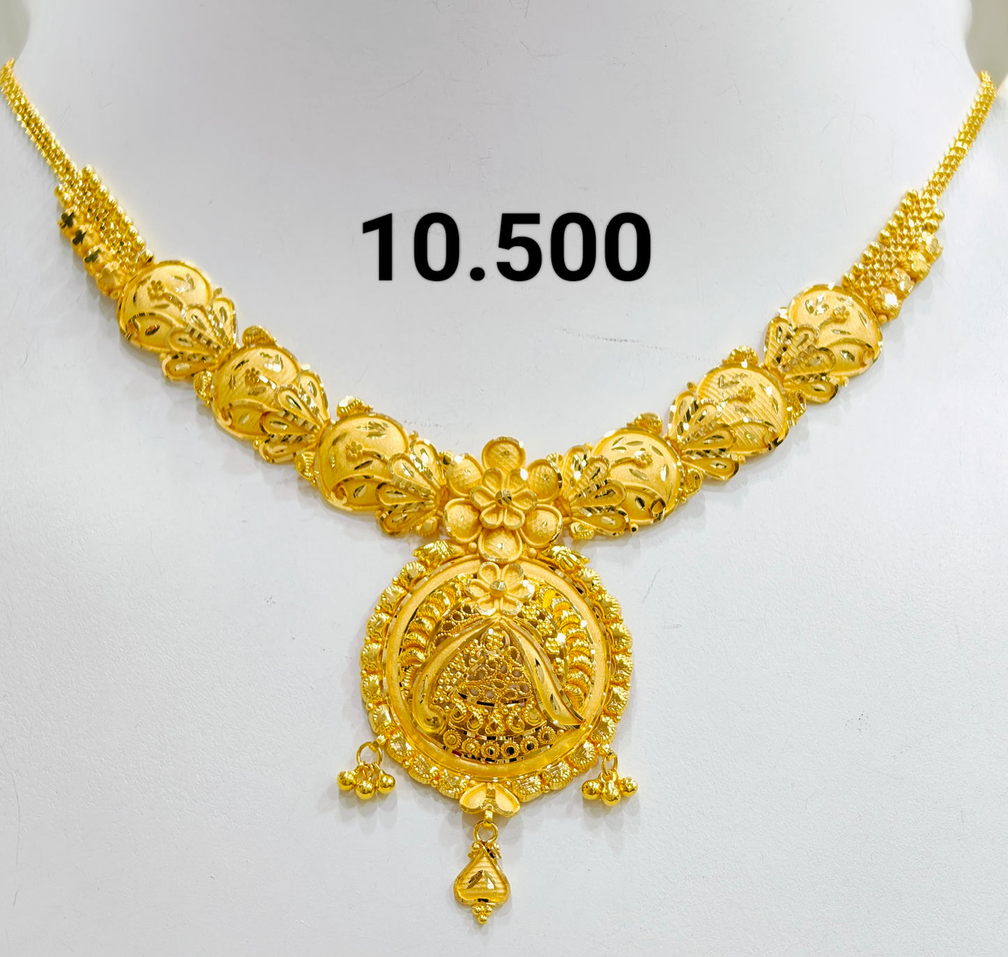 Short regular necklace 203