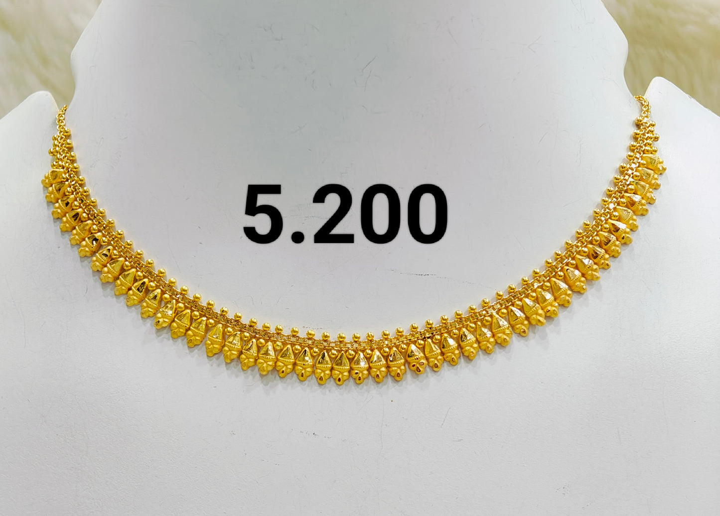 Short regular necklace 239