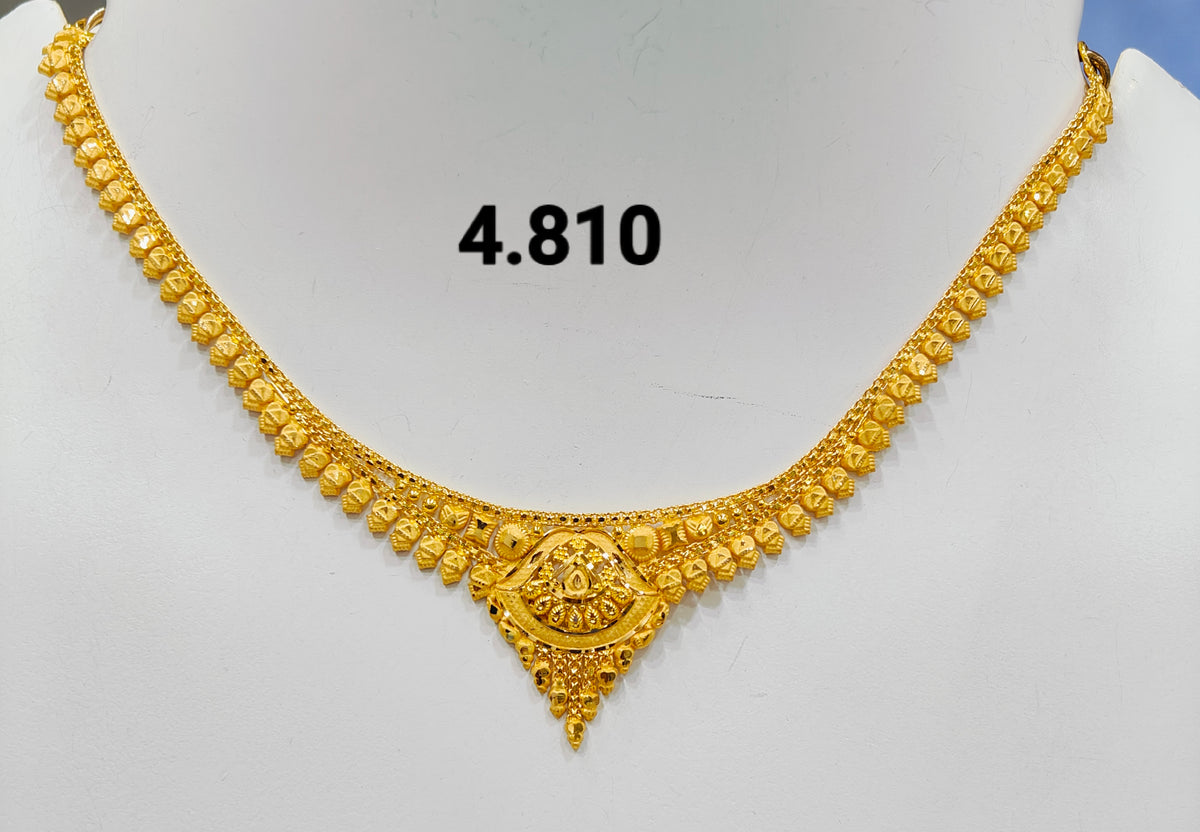 Short regular necklace 375