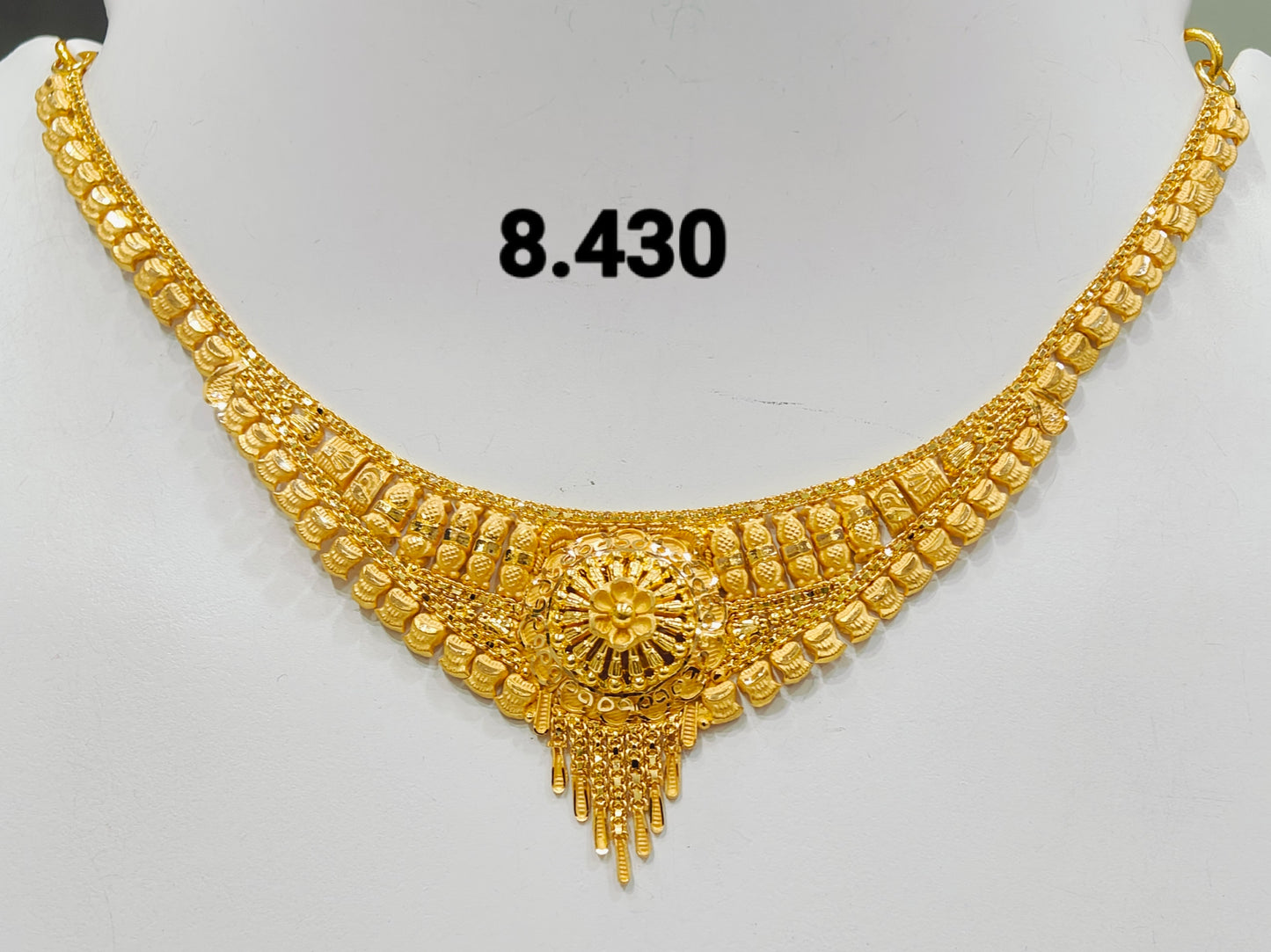 Short regular necklace 327