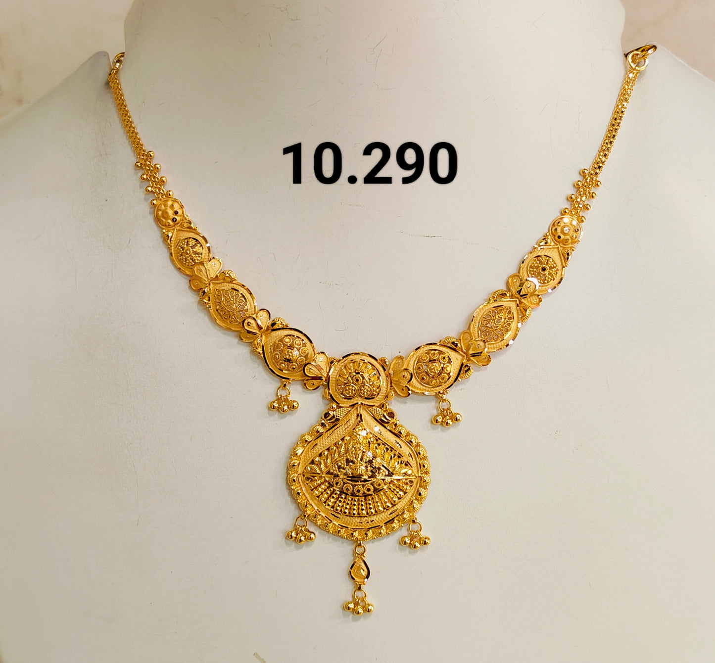 Short regular necklace 187