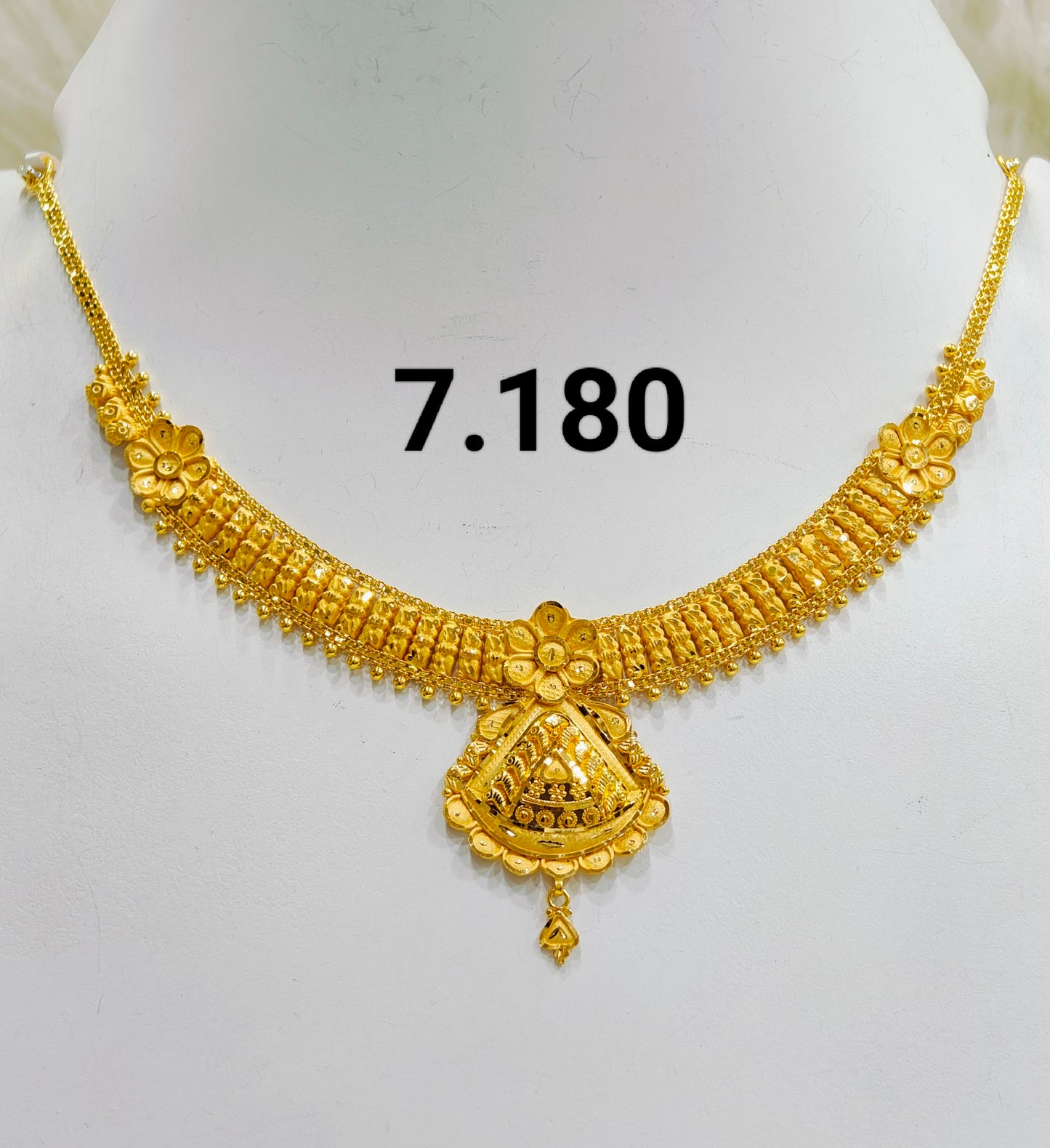 Short regular necklace 230