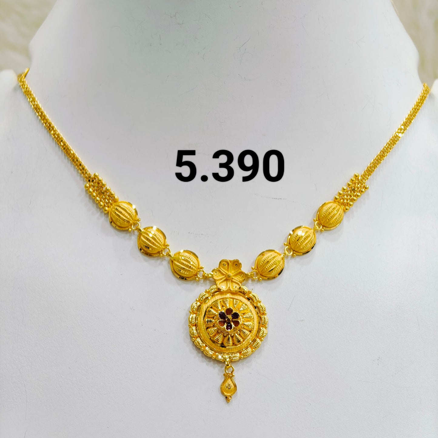 Short regular necklace 227