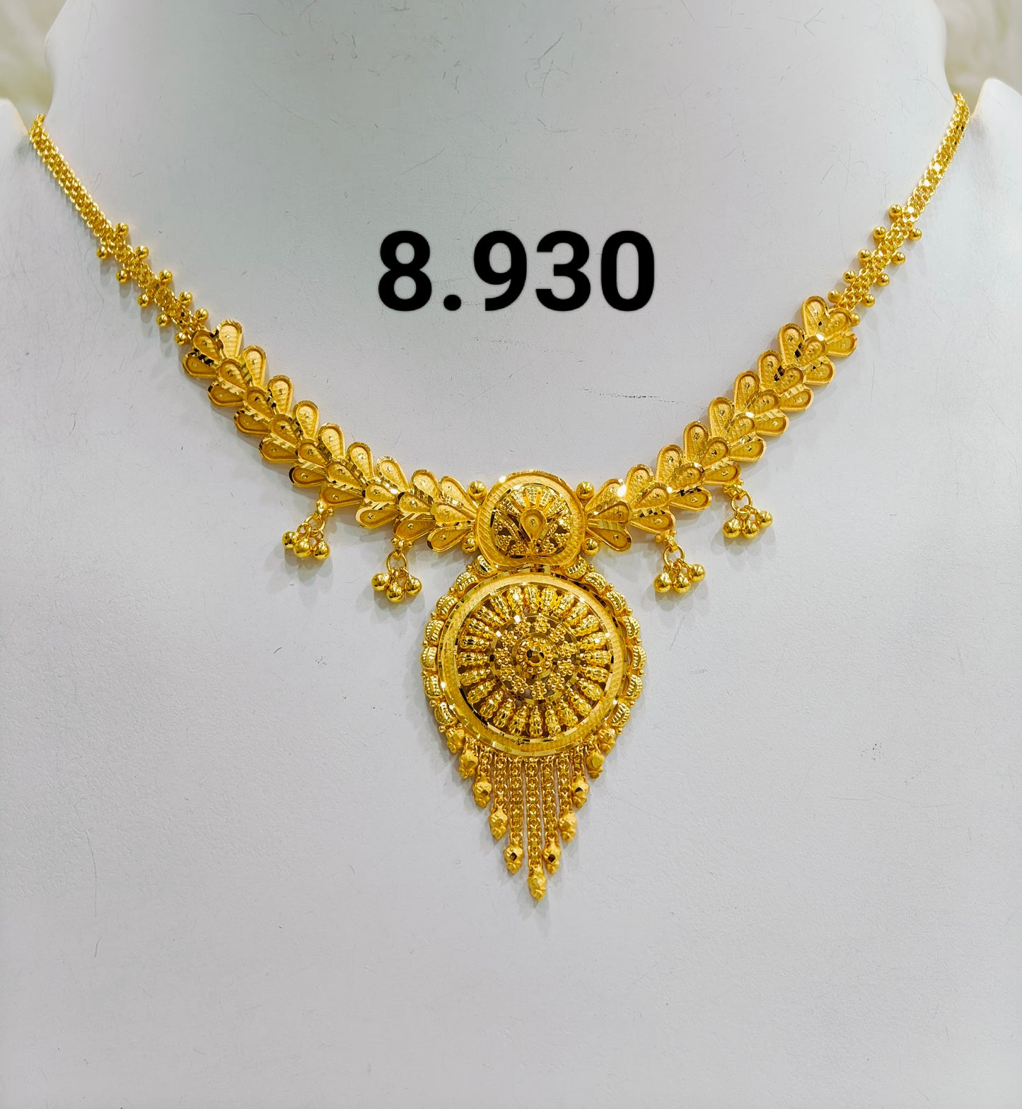 Short regular necklace 233