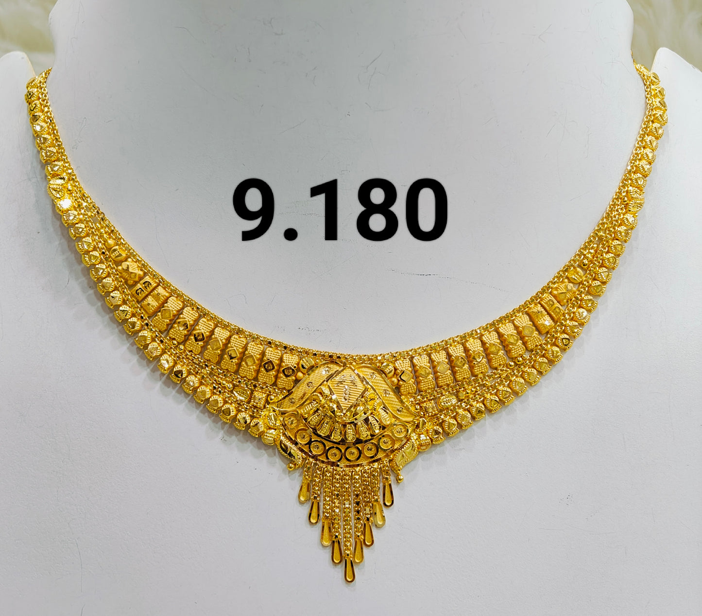 Short regular necklace 214