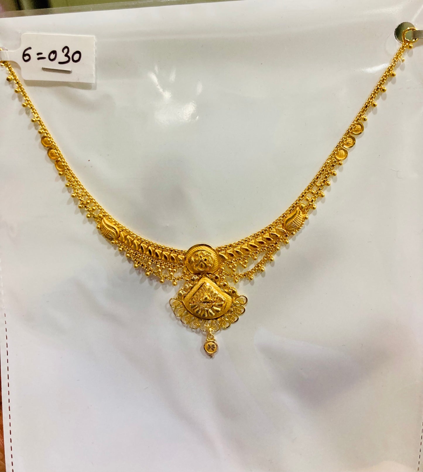 Short regular necklace 082