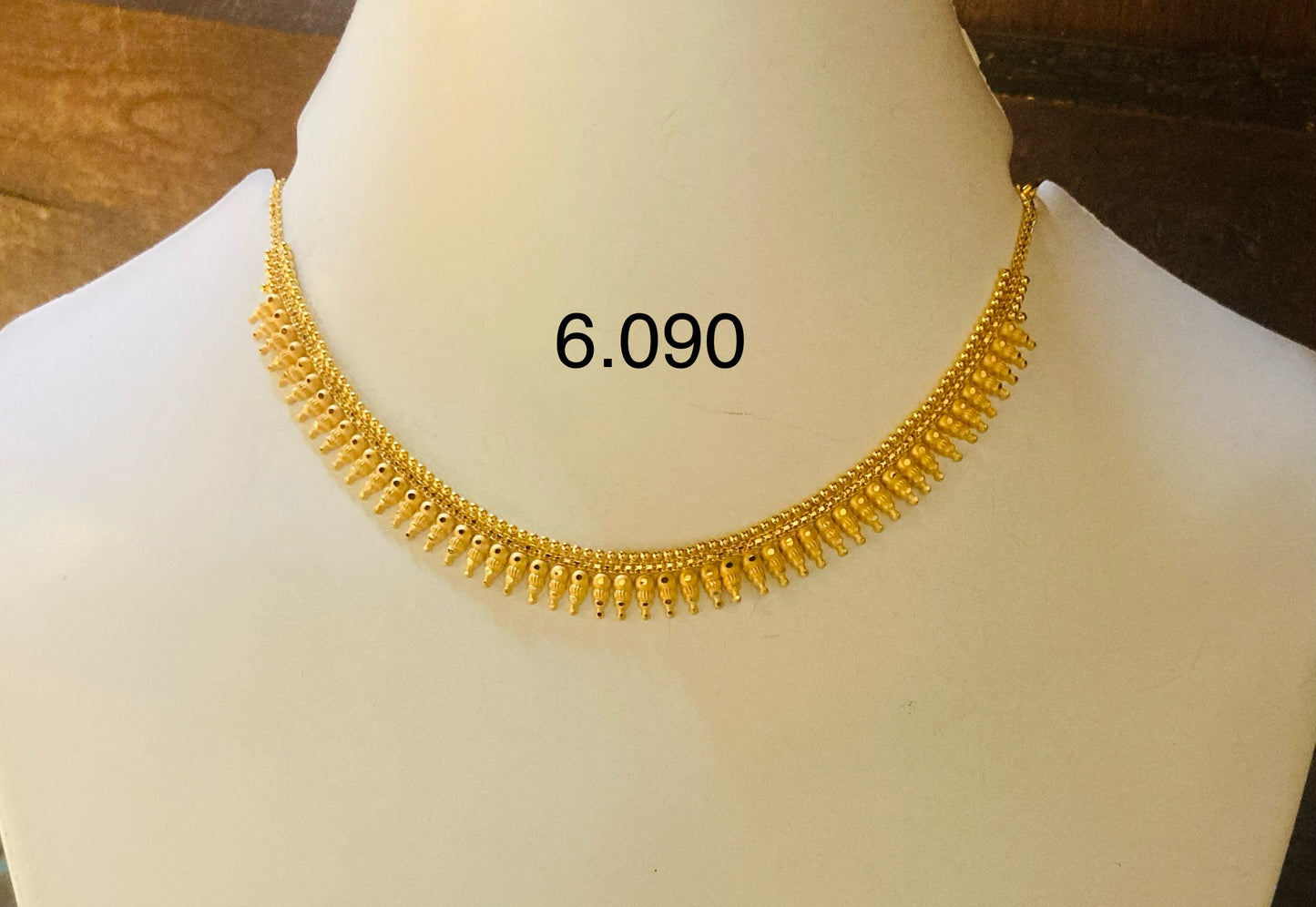 Short regular necklace 105