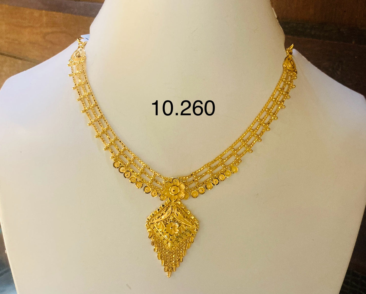 Short regular necklace 109
