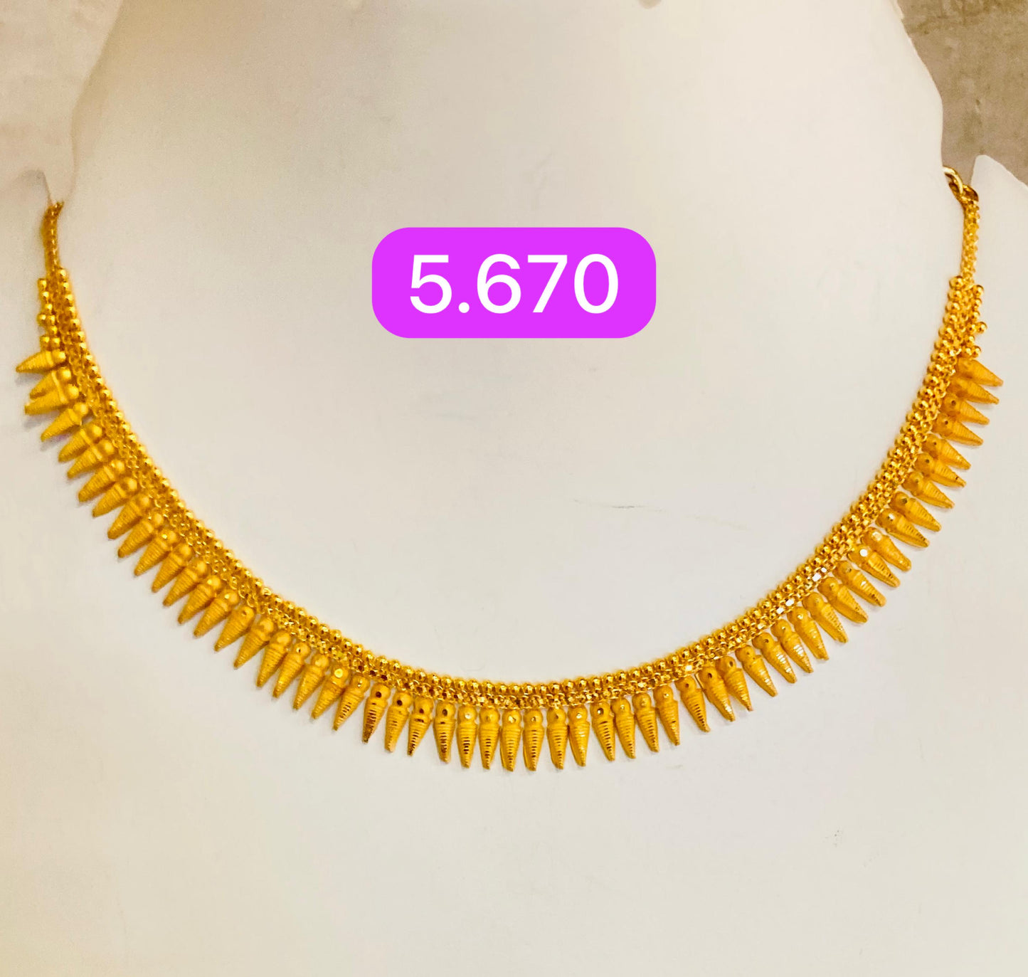 Short regular necklace 161