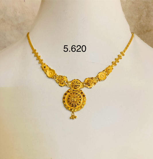 Short regular necklace 178