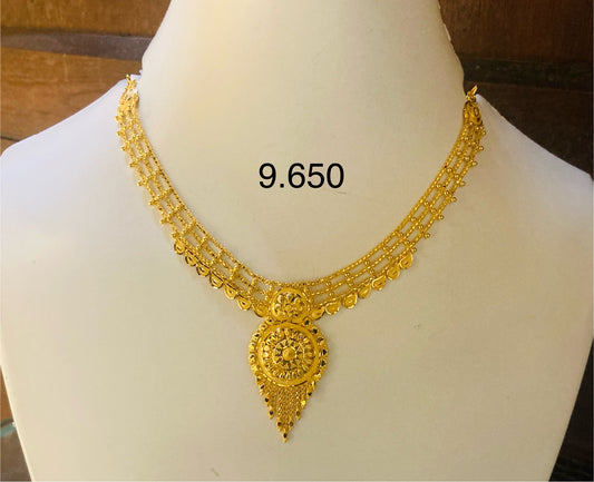 Short regular necklace 111