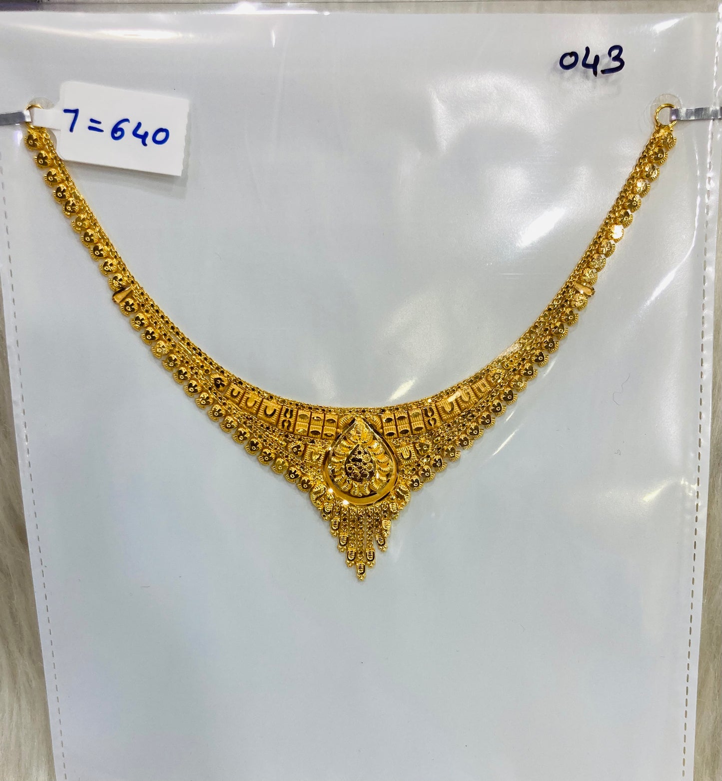 Short regular necklace 043