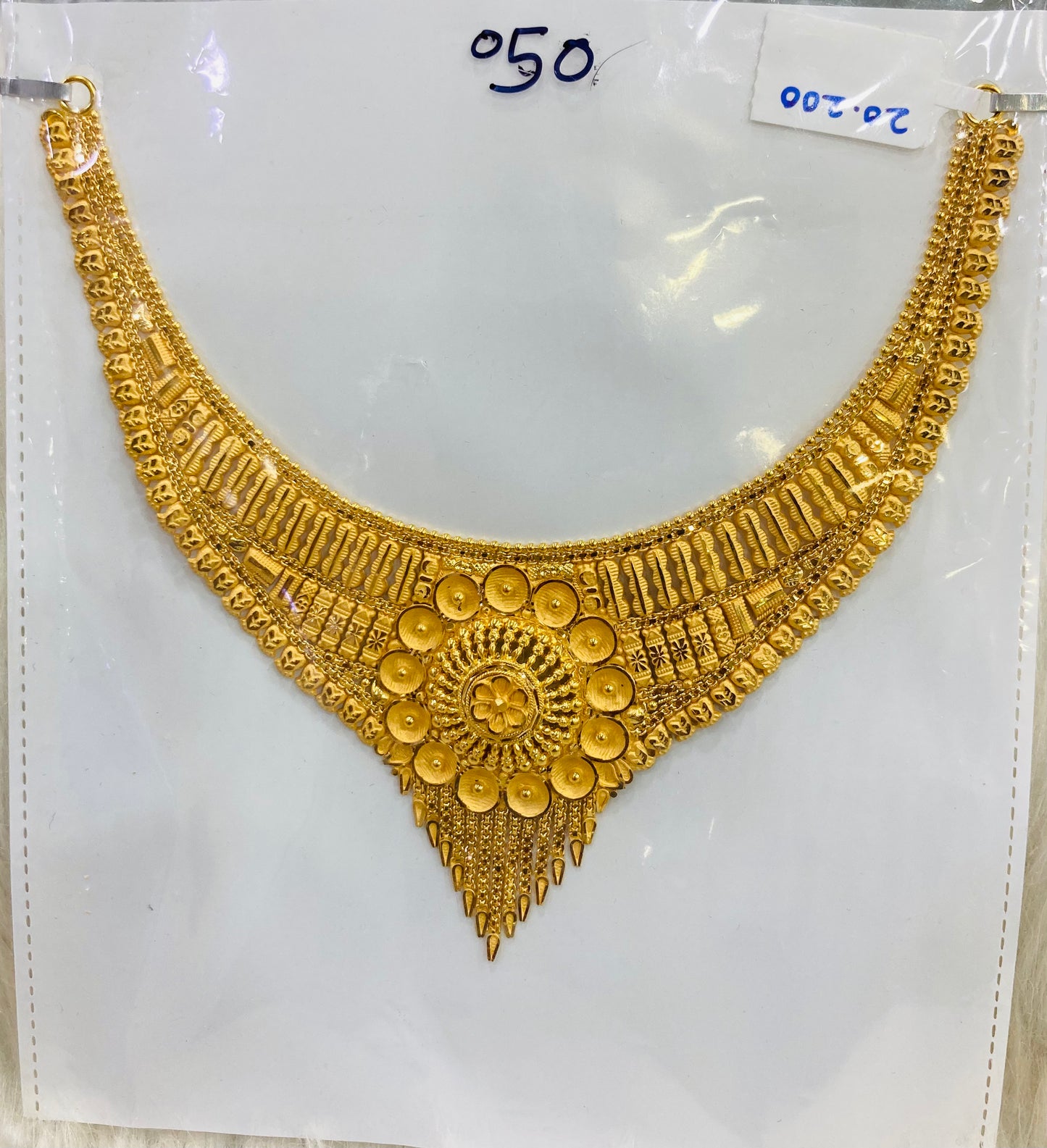 Short regular necklace 050