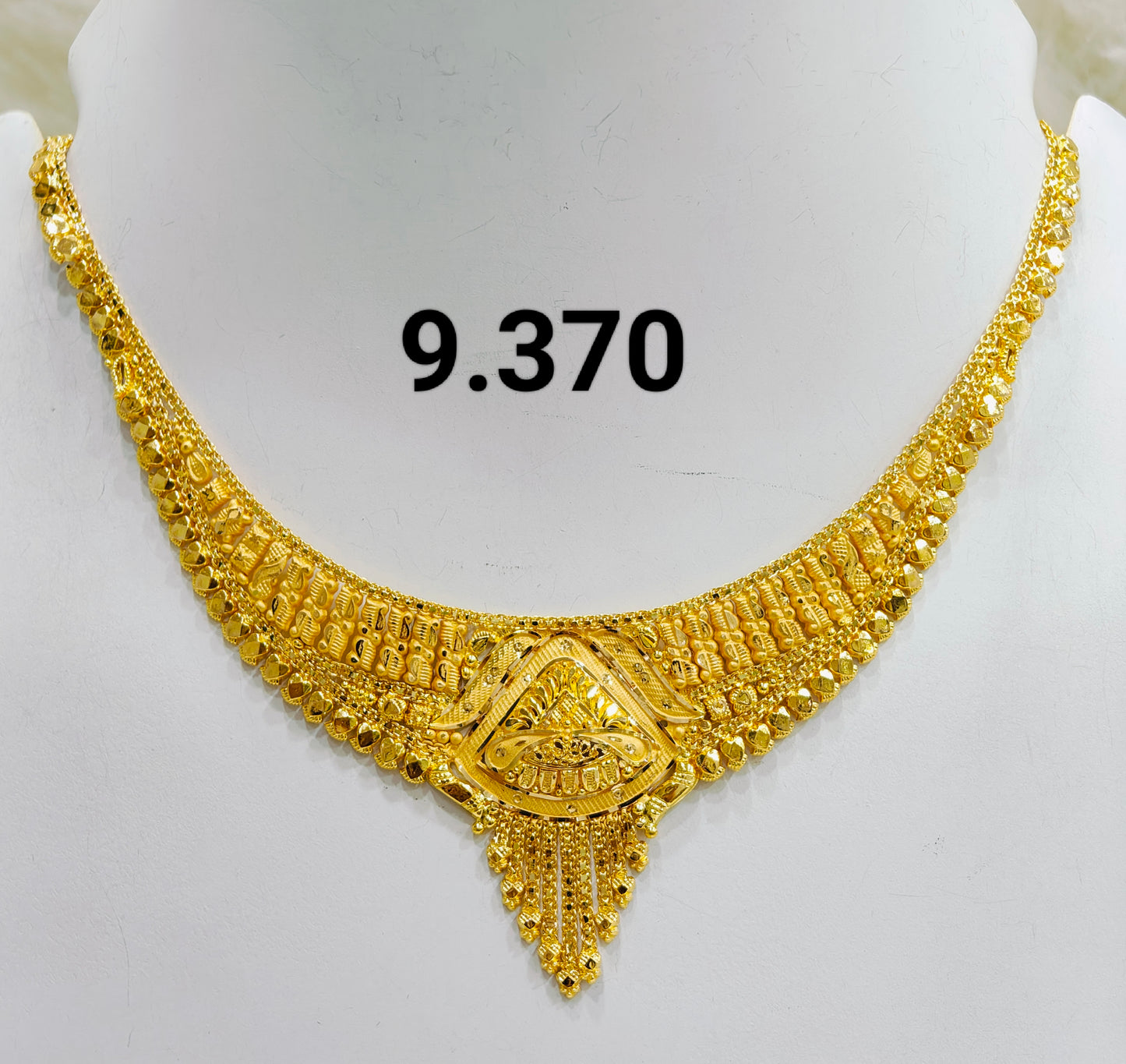 Short regular necklace 211