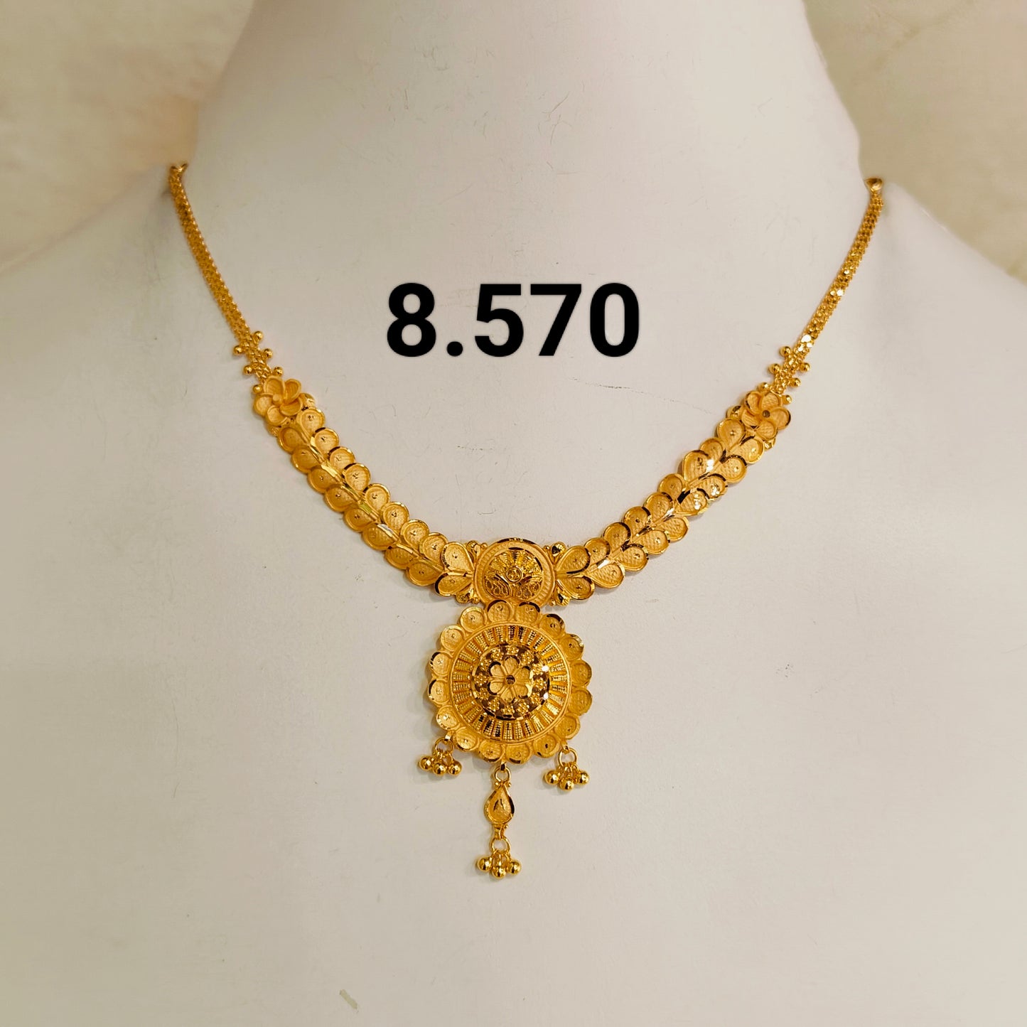 Short regular necklace 195