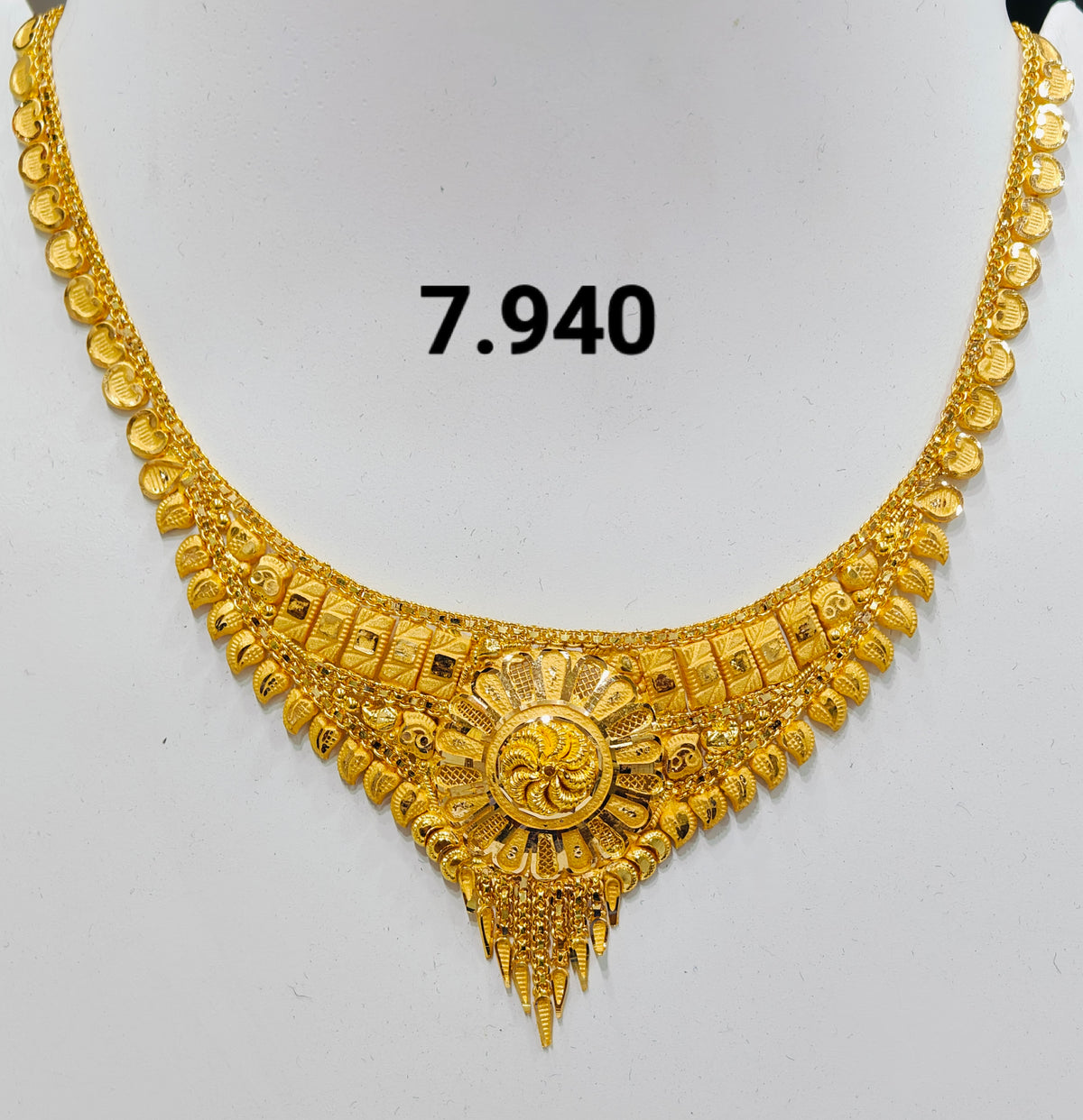 Short regular necklace 377