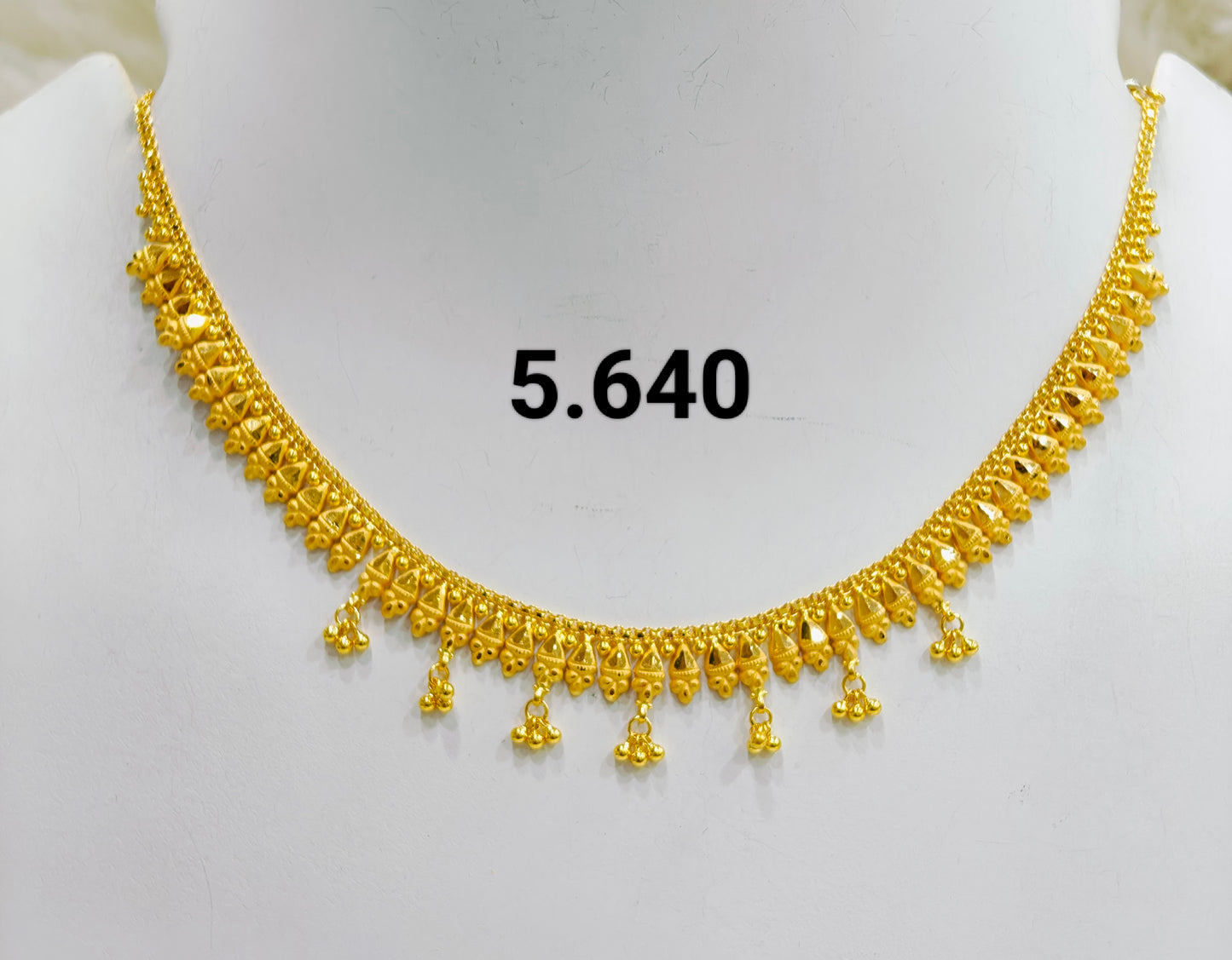 Short regular necklace 206