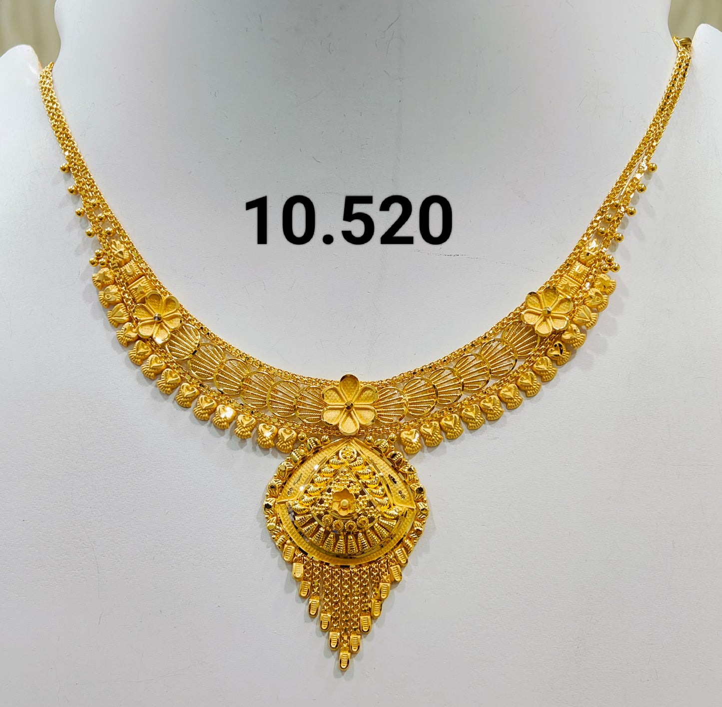 Short regular necklace 310