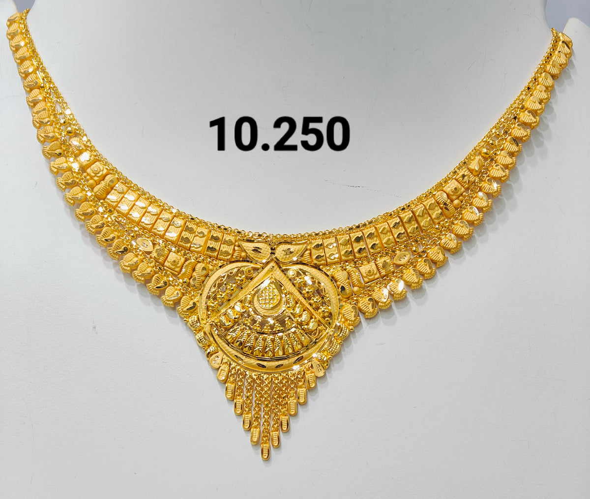 Short regular necklace 348