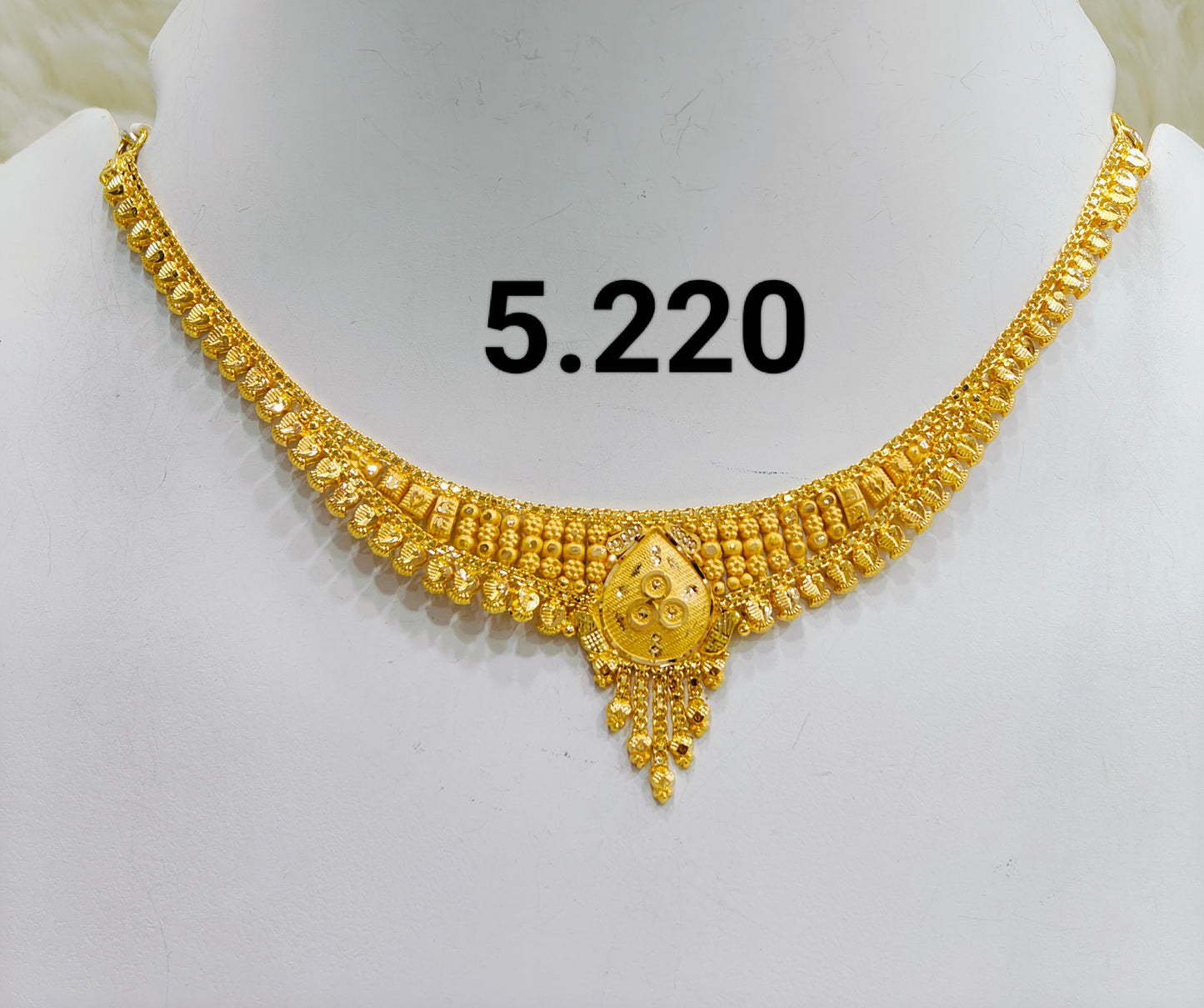 Short regular necklace 221