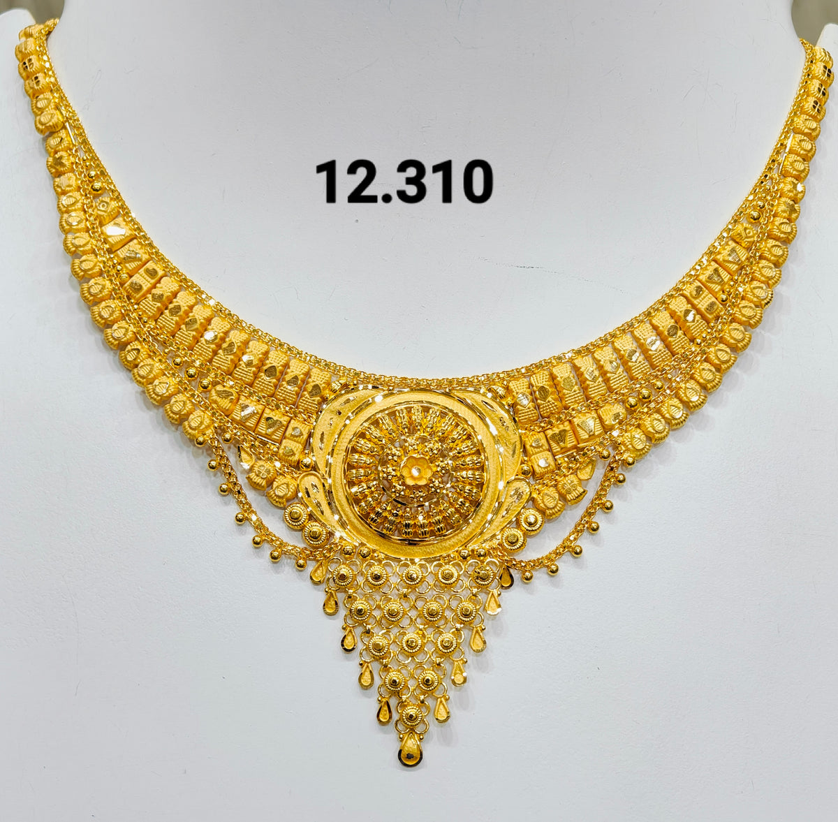 Short regular necklace 369