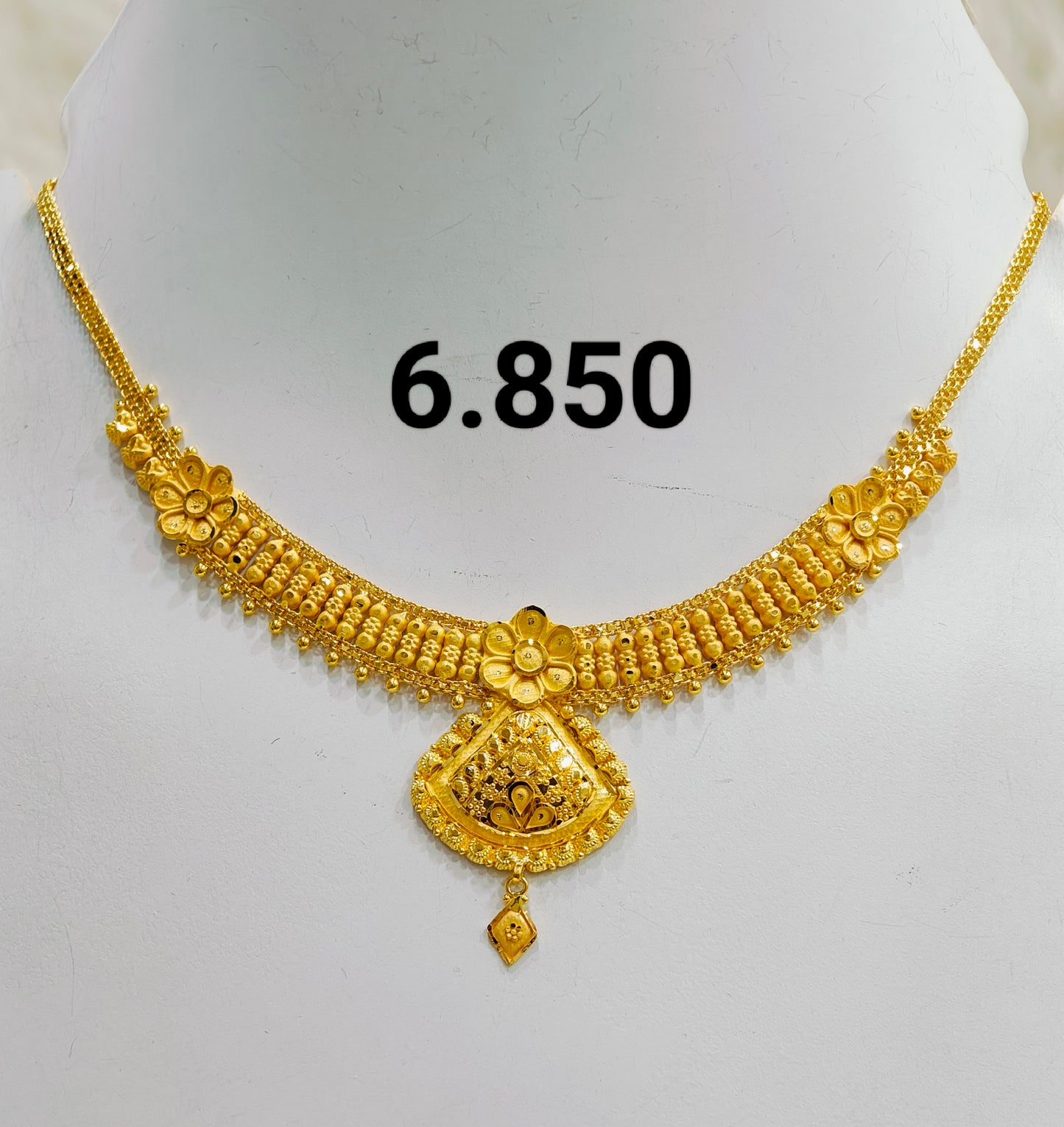 Short regular necklace 237