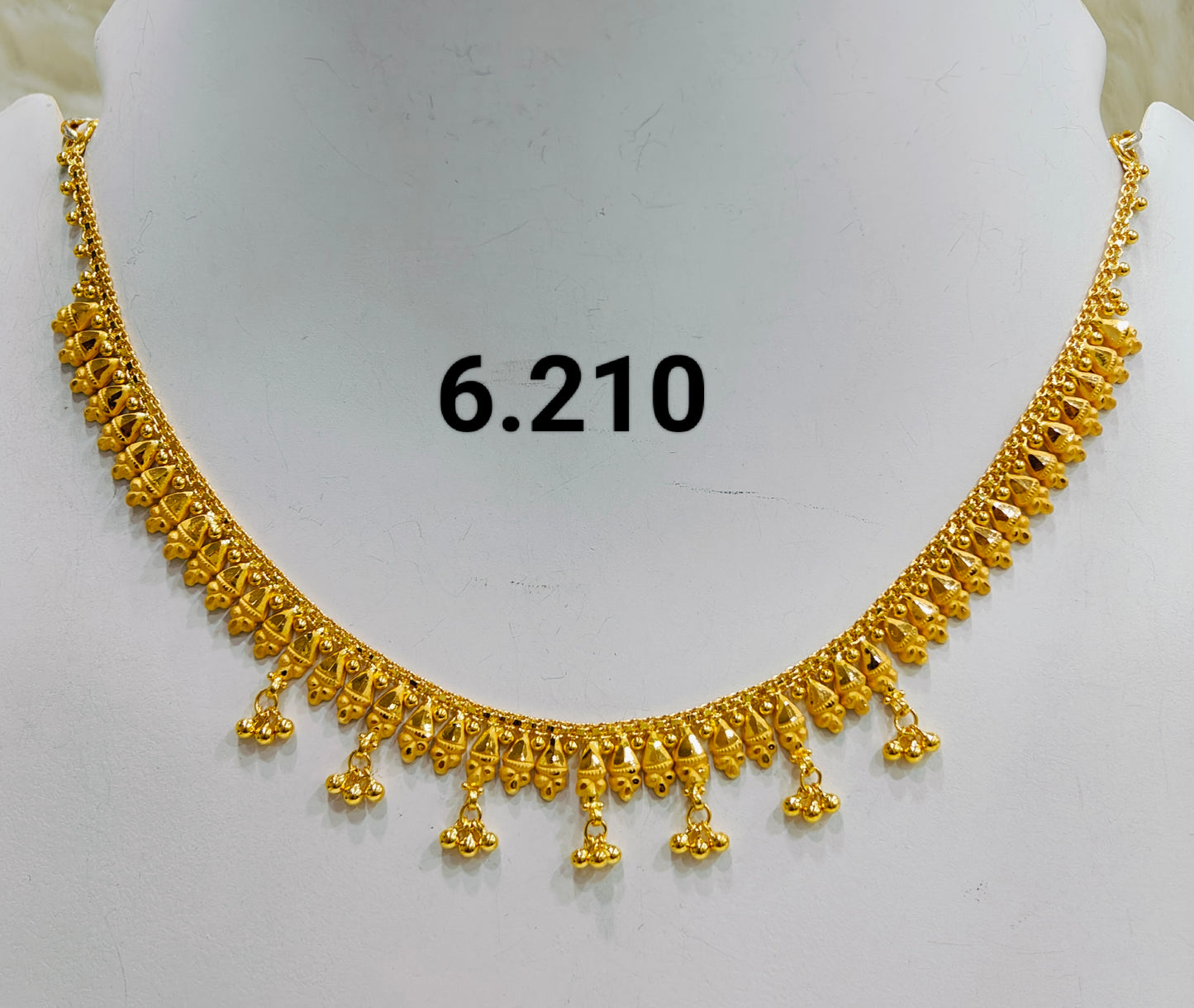 Short regular necklace 207