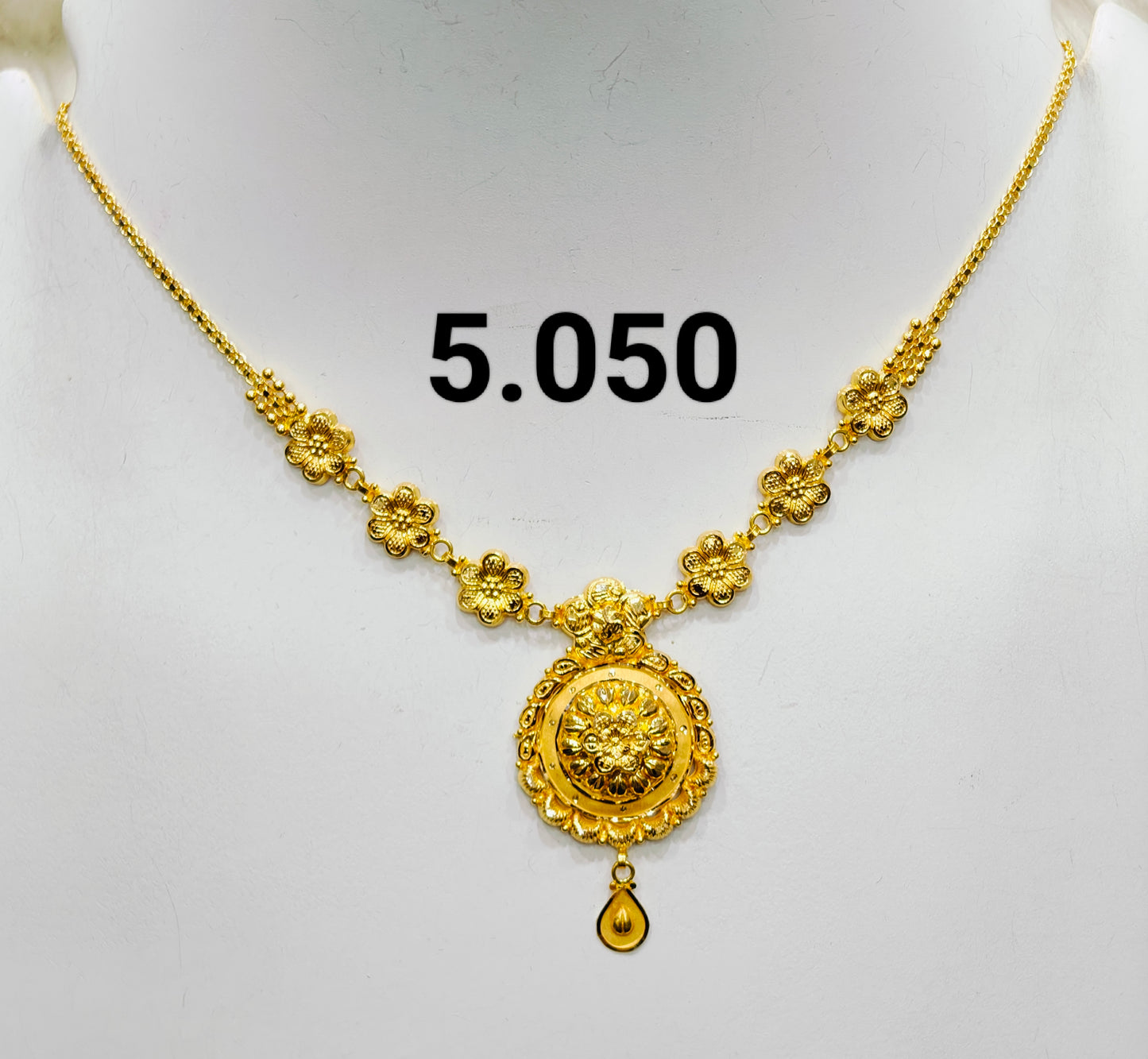 Short regular necklace 241