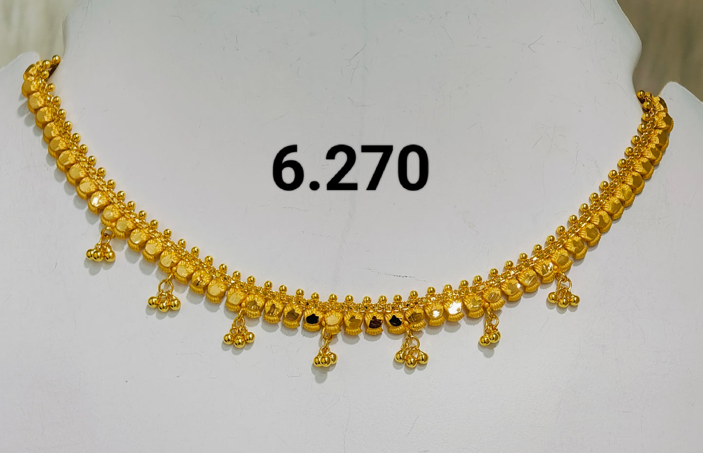 Short regular necklace 300