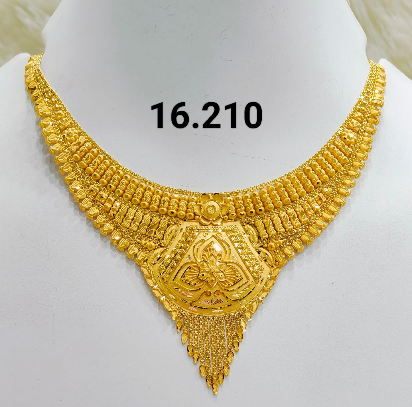 Short regular necklace 238