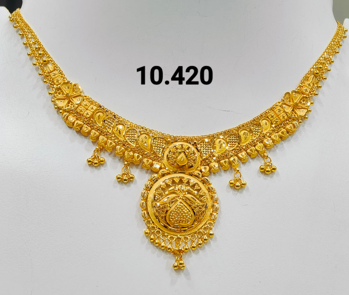 Short regular necklace 372