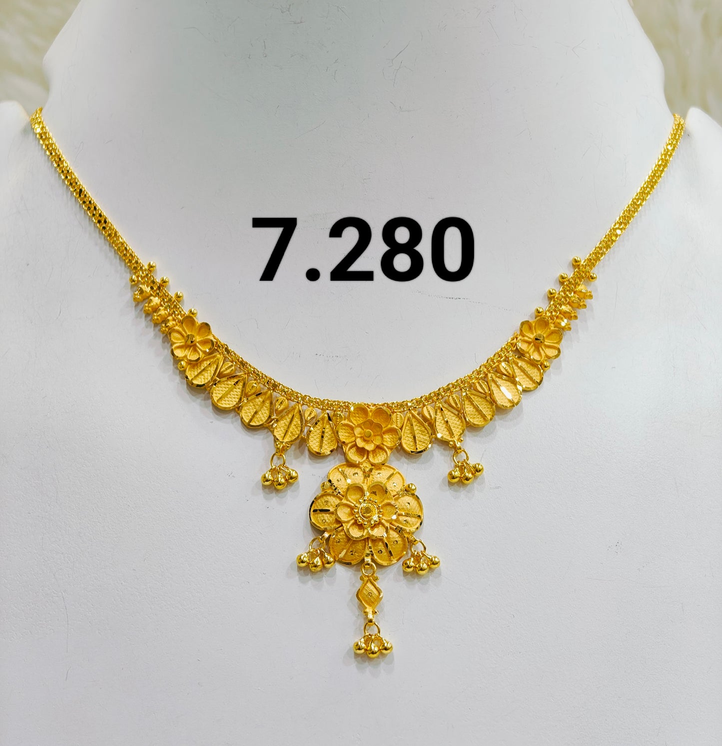 Short regular necklace 228