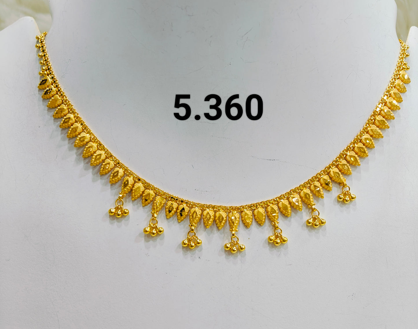 Short regular necklace 209