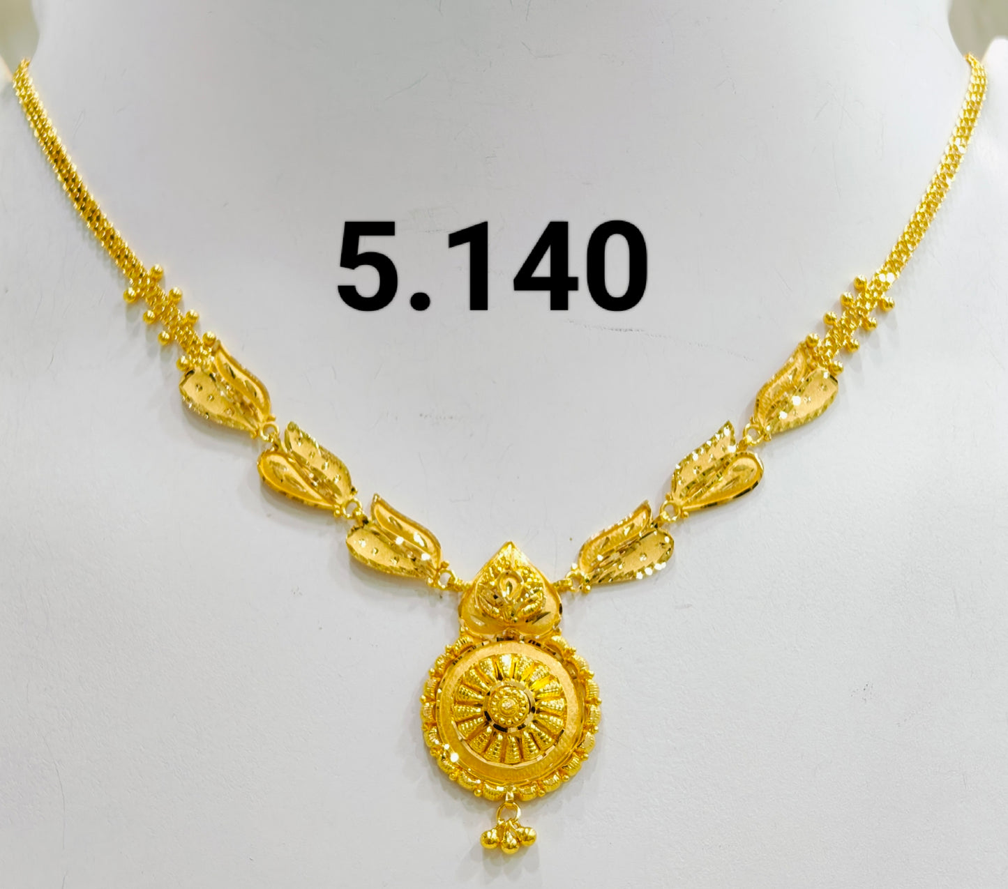 Short regular necklace 202