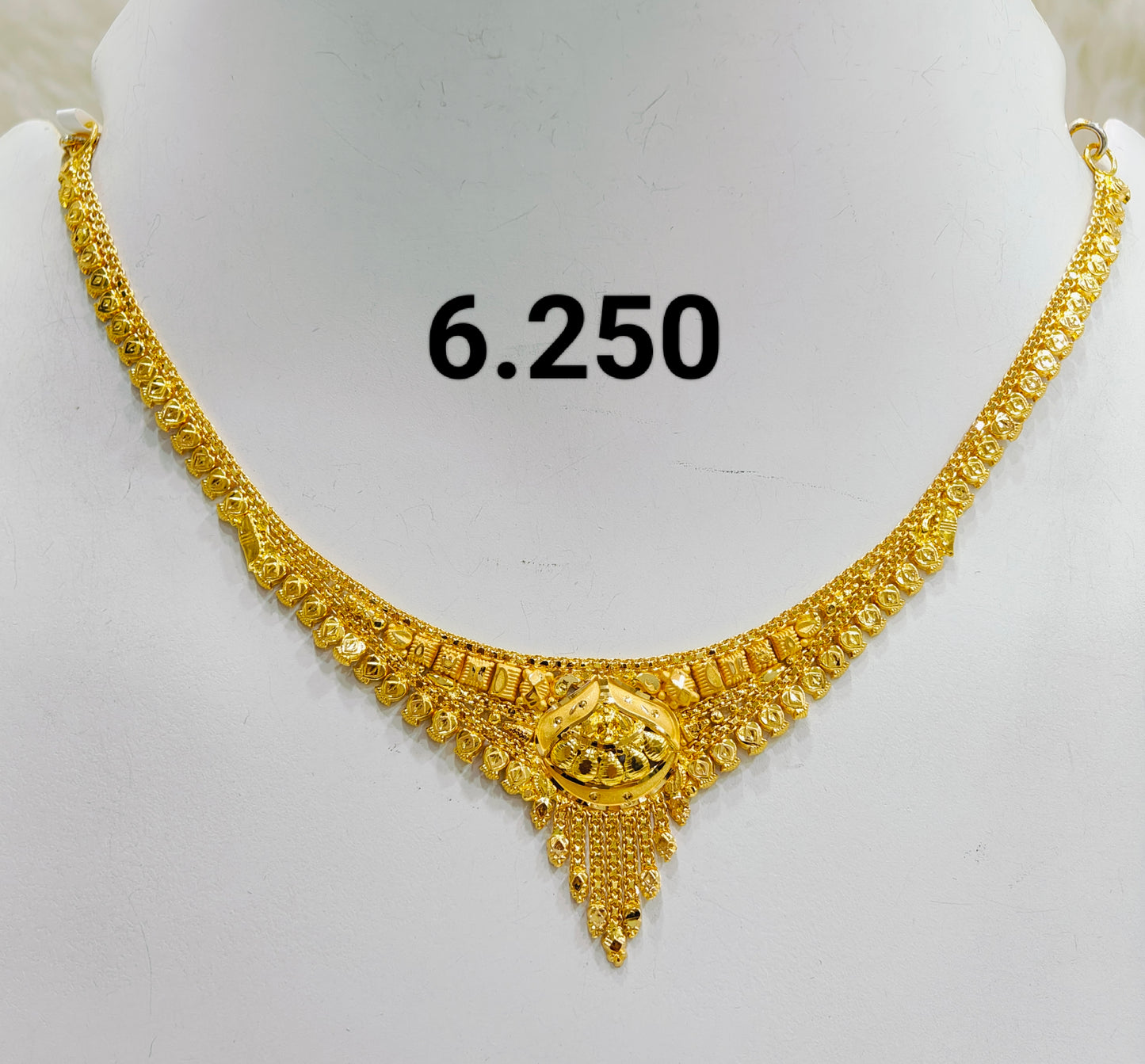 Short regular necklace 226