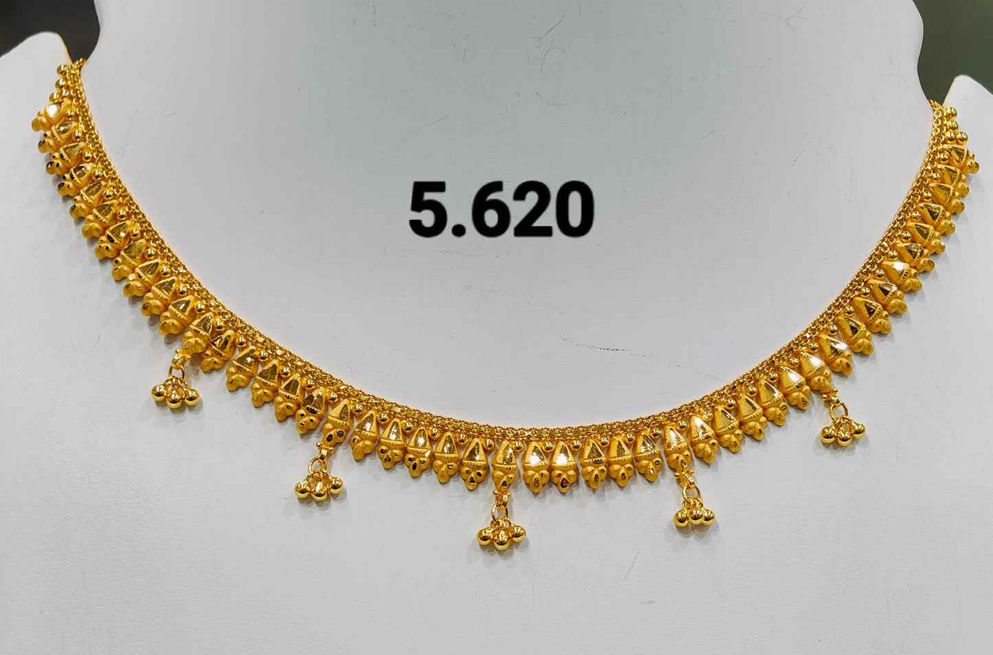 Short regular necklace 320