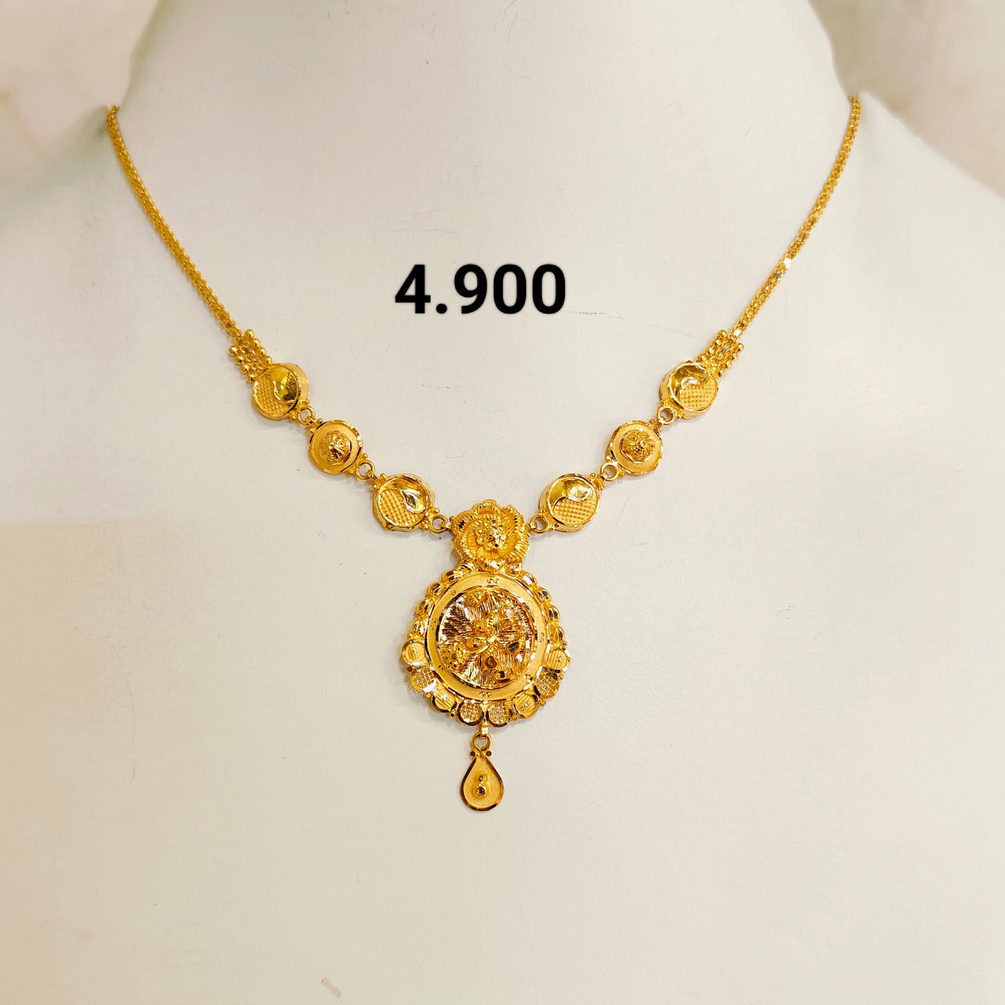 Short regular necklace 180