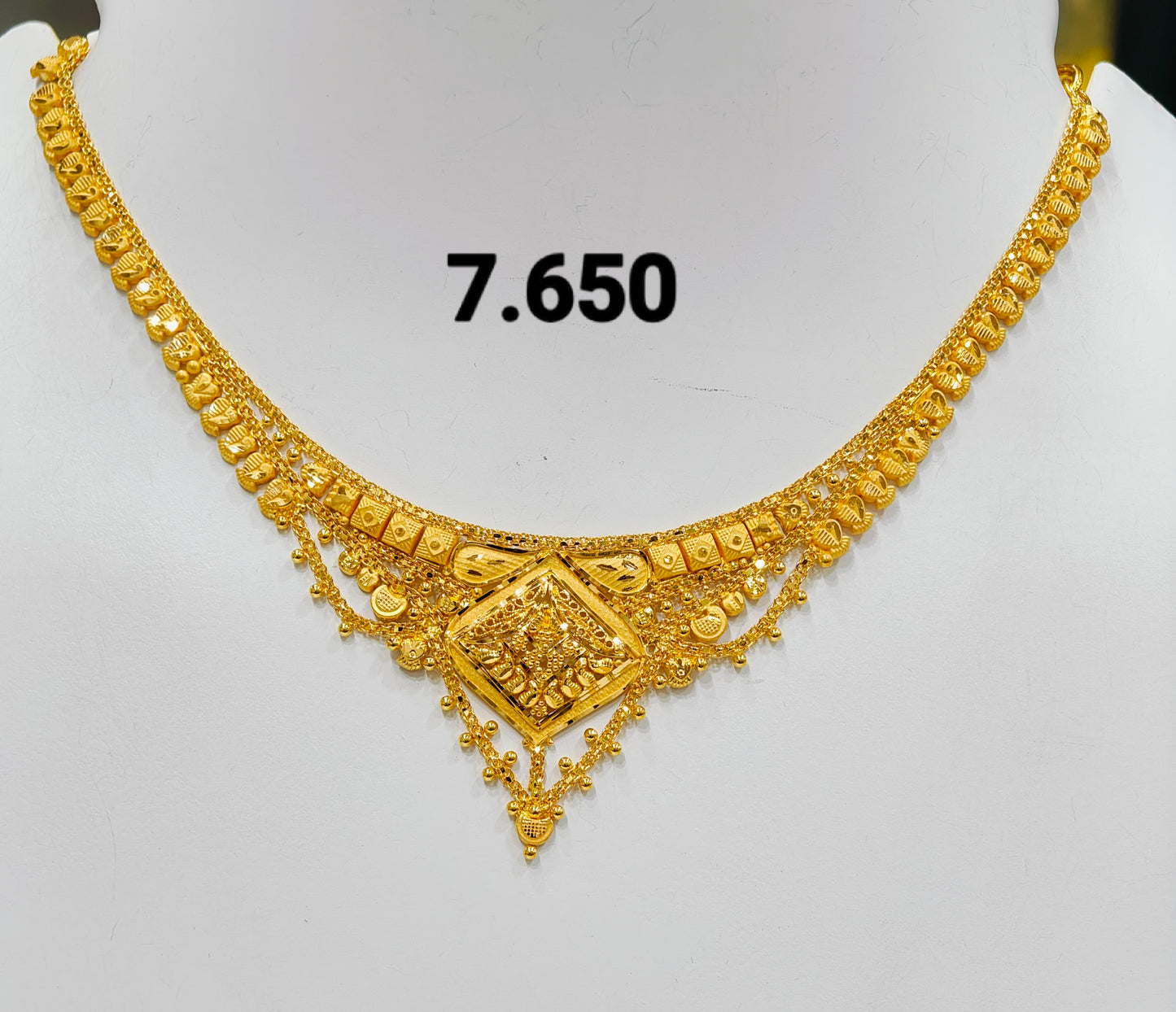 Short regular necklace 332