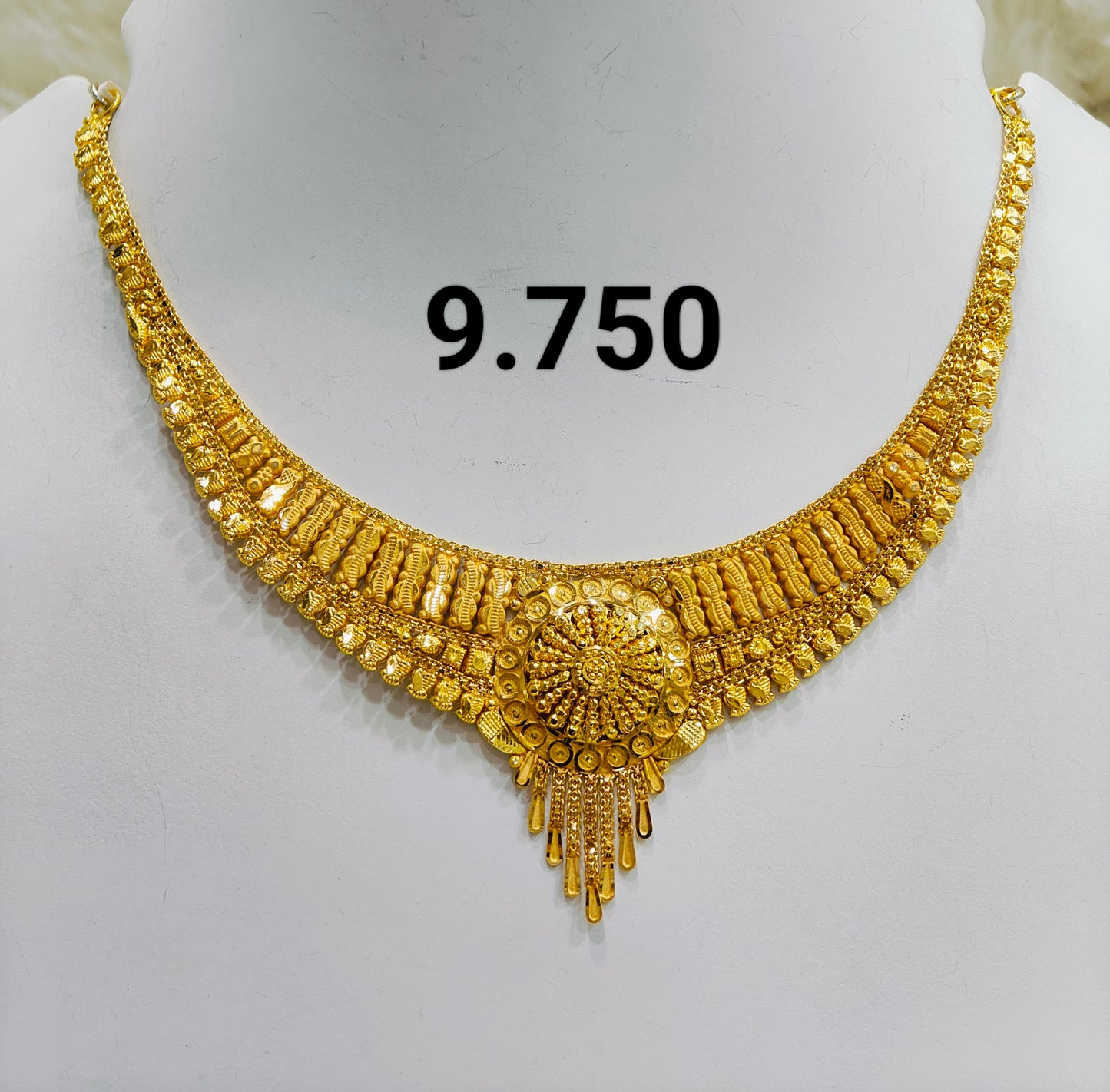 Short regular necklace 204