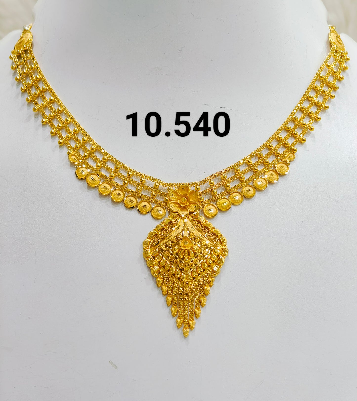 Short regular necklace 235