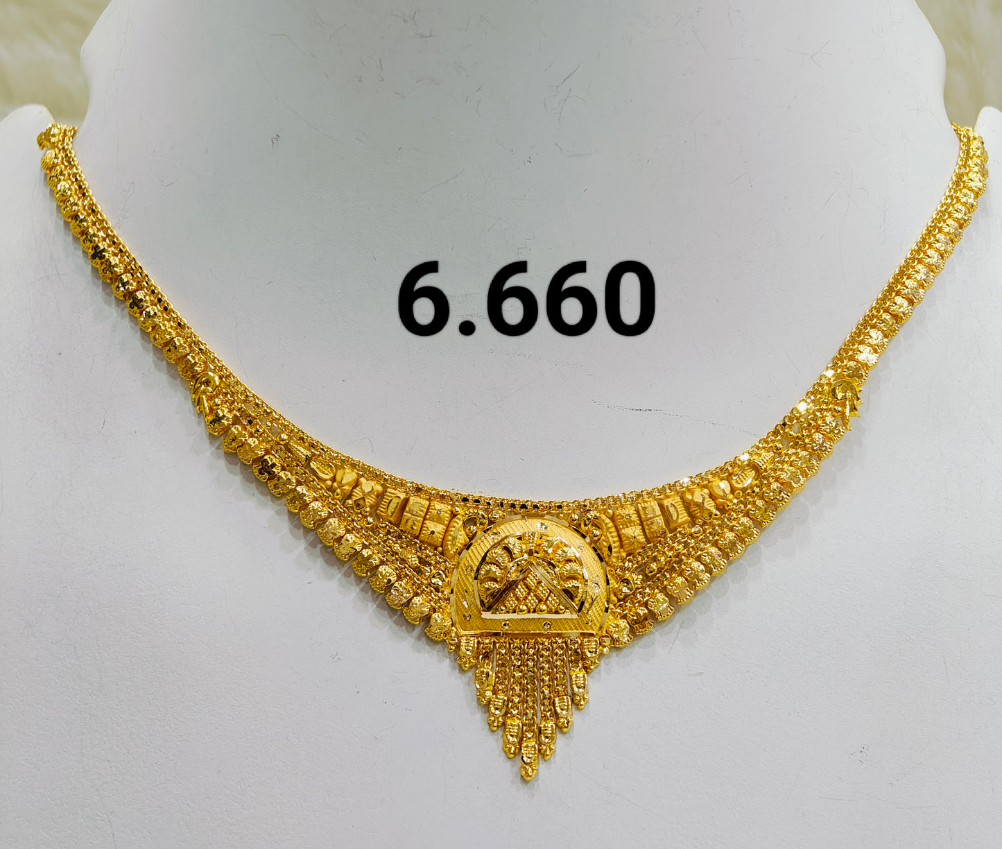Short regular necklace 220